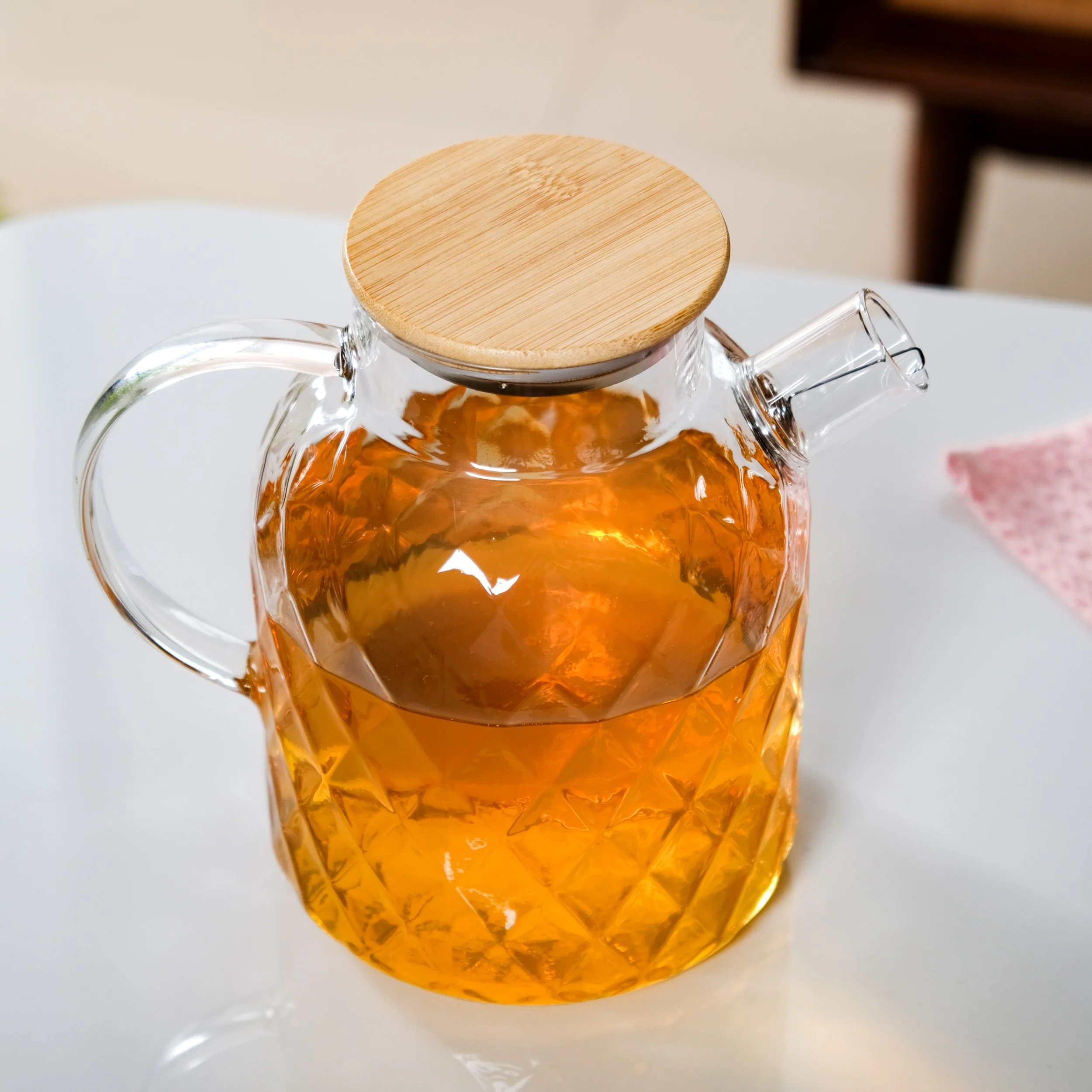 Diamond Glass Jug With Metal Spout Strainer 1700ml - Image 7