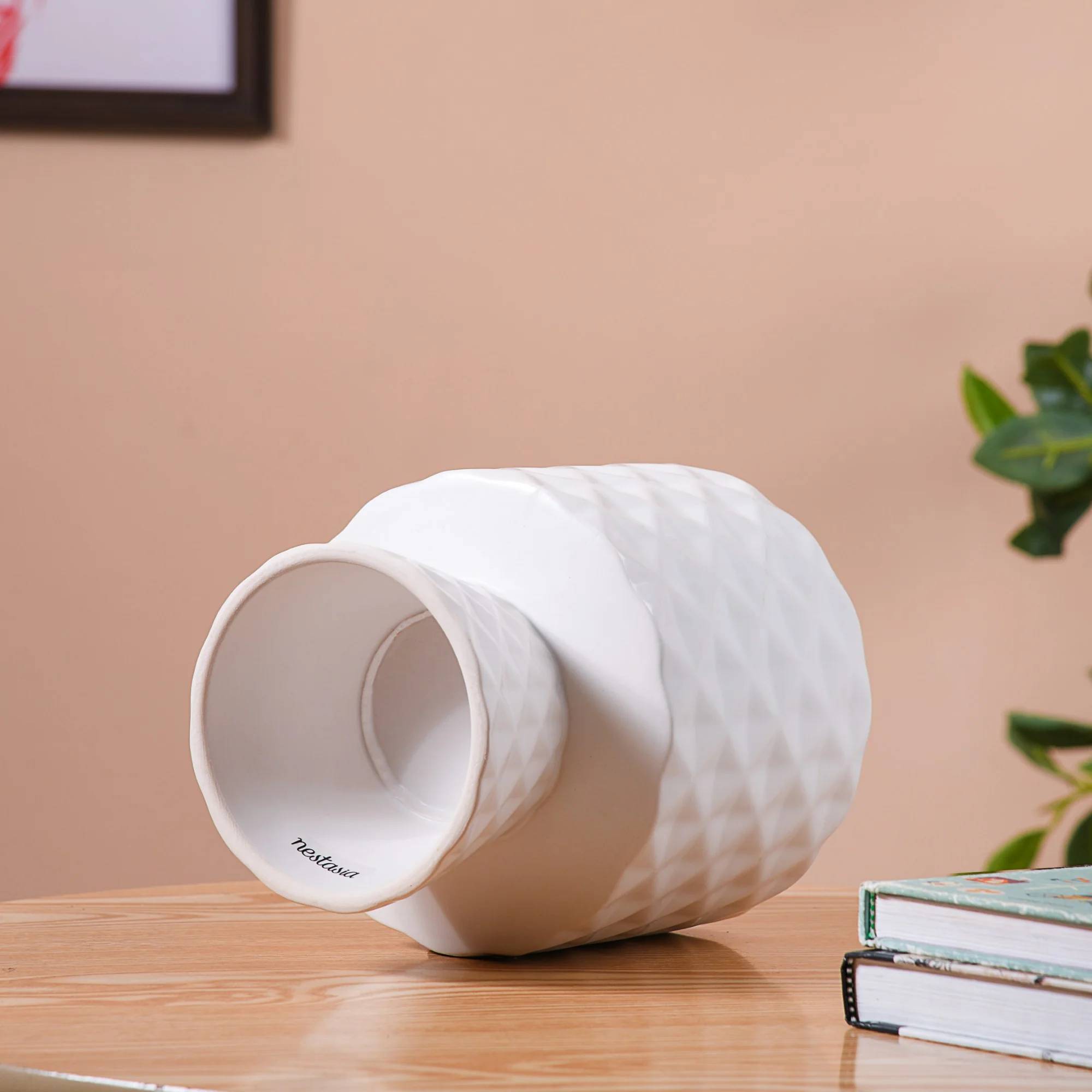 Diamond Textured Ceramic Vase White - Image 4