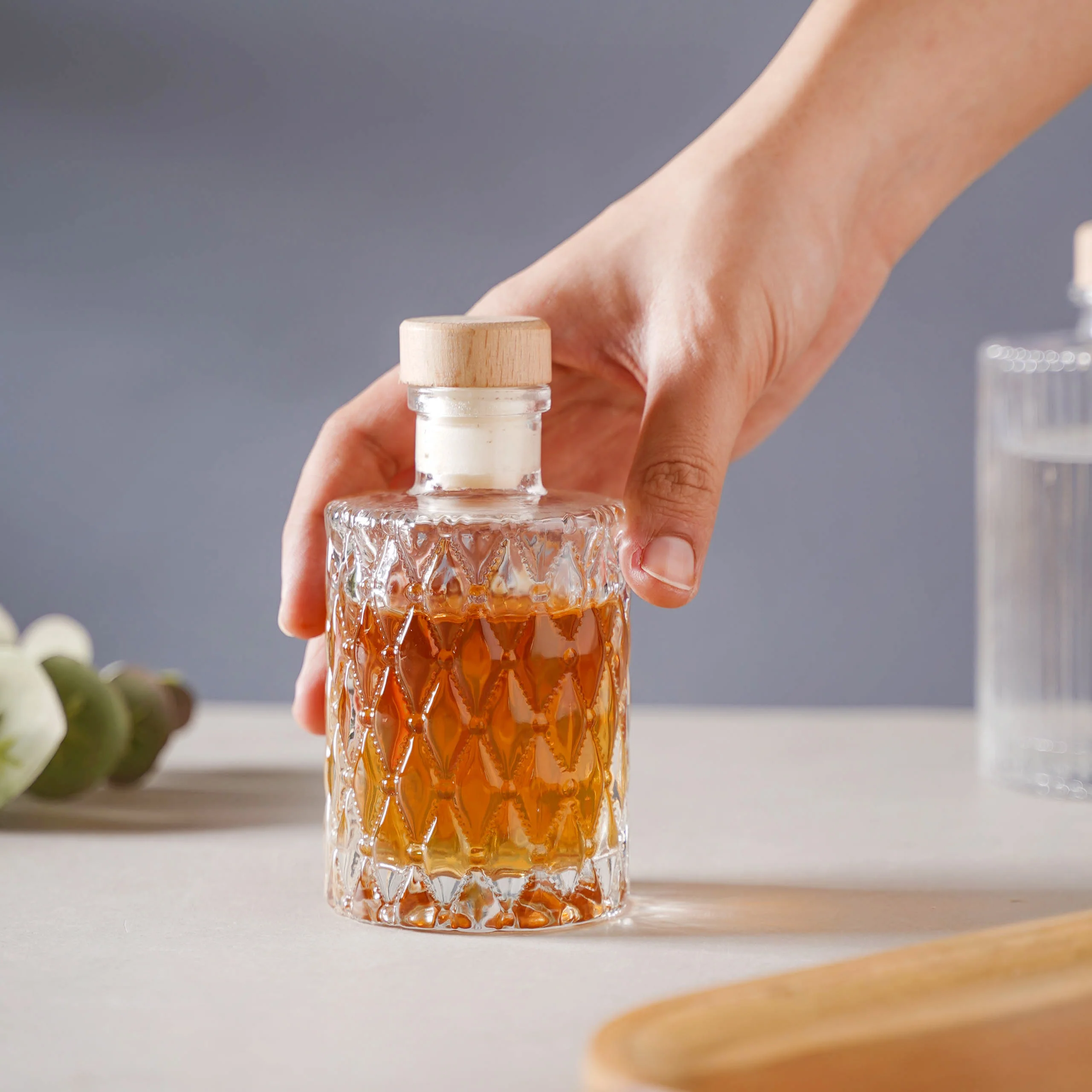 Diamond Textured Decanter with Cork - Image 2