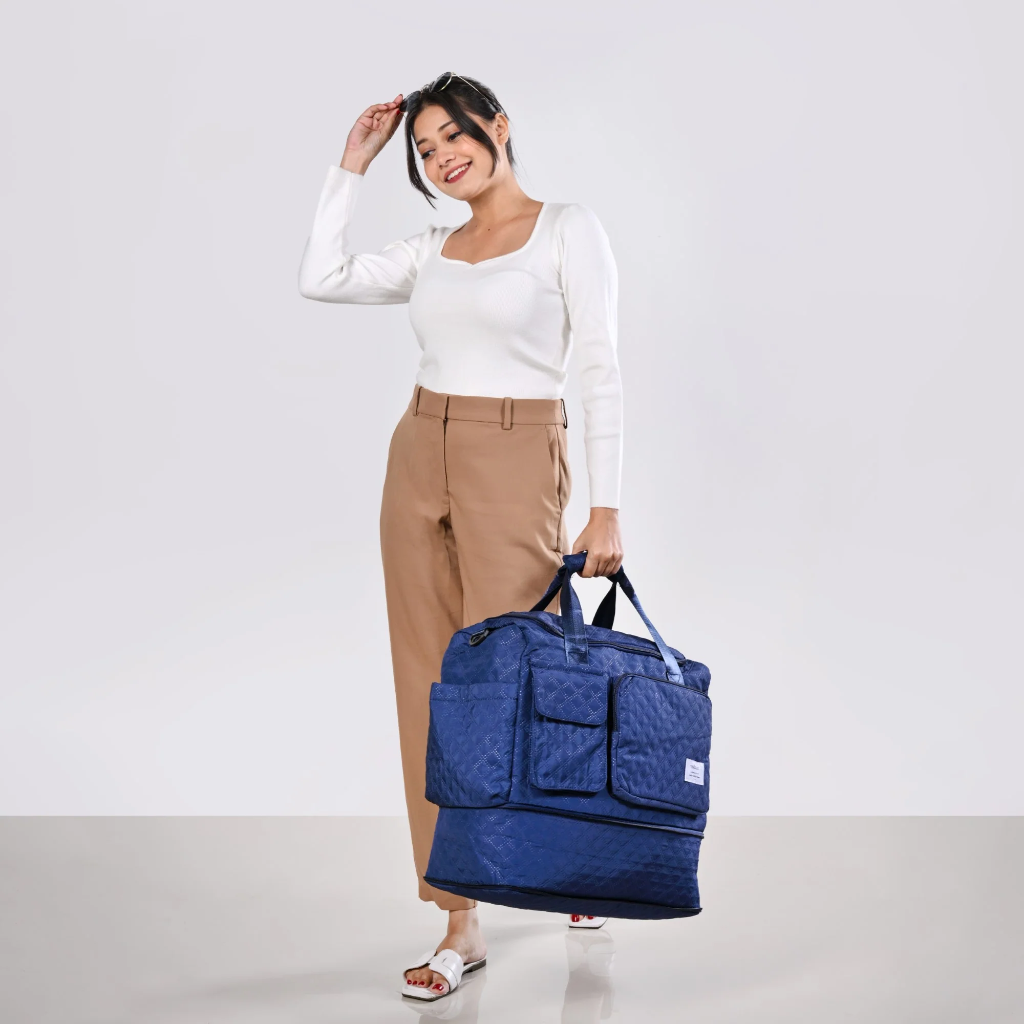 Dova Expandable Duffle Bag Dark Blue - Image 8