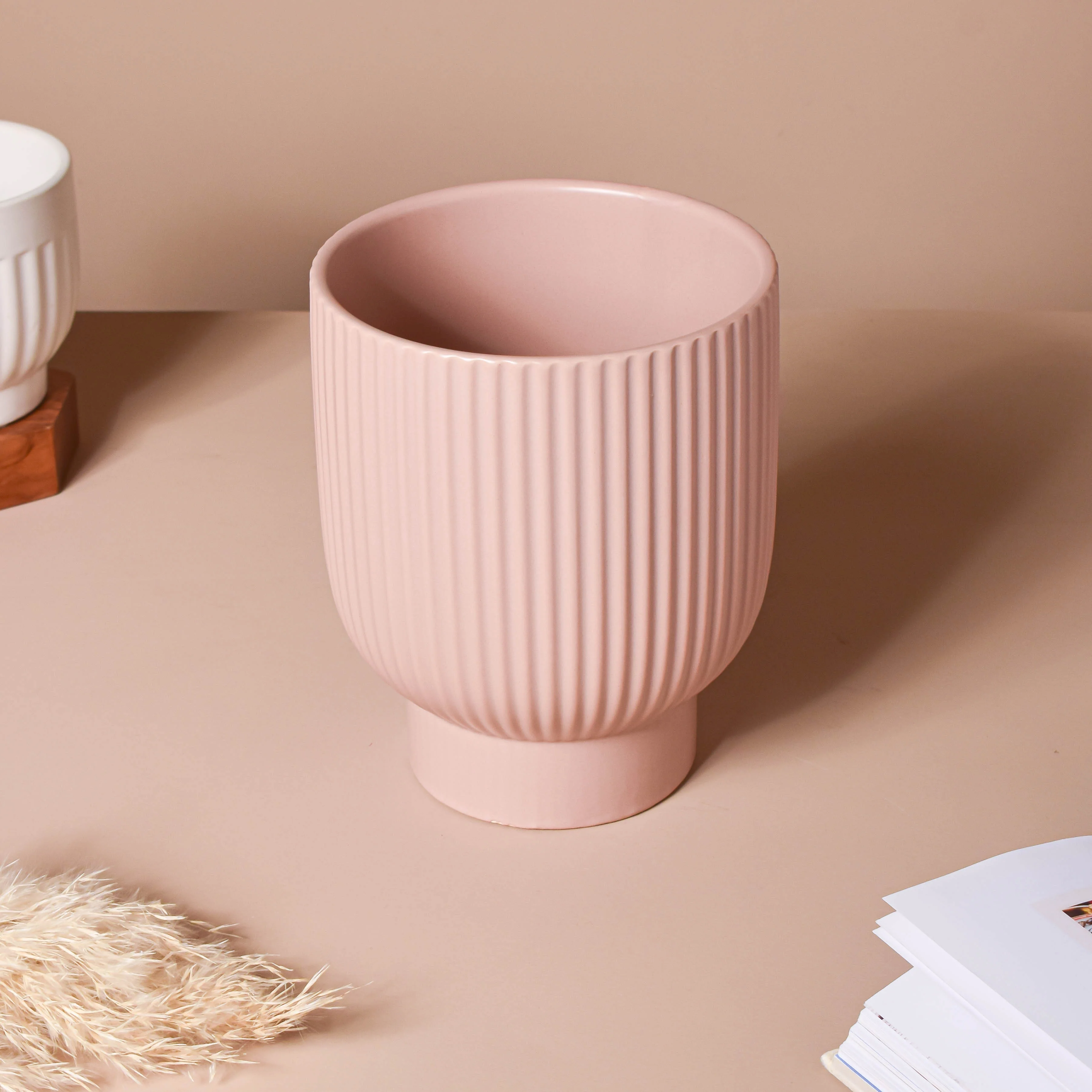 Dusky Pink Ribbed Vase - Image 3