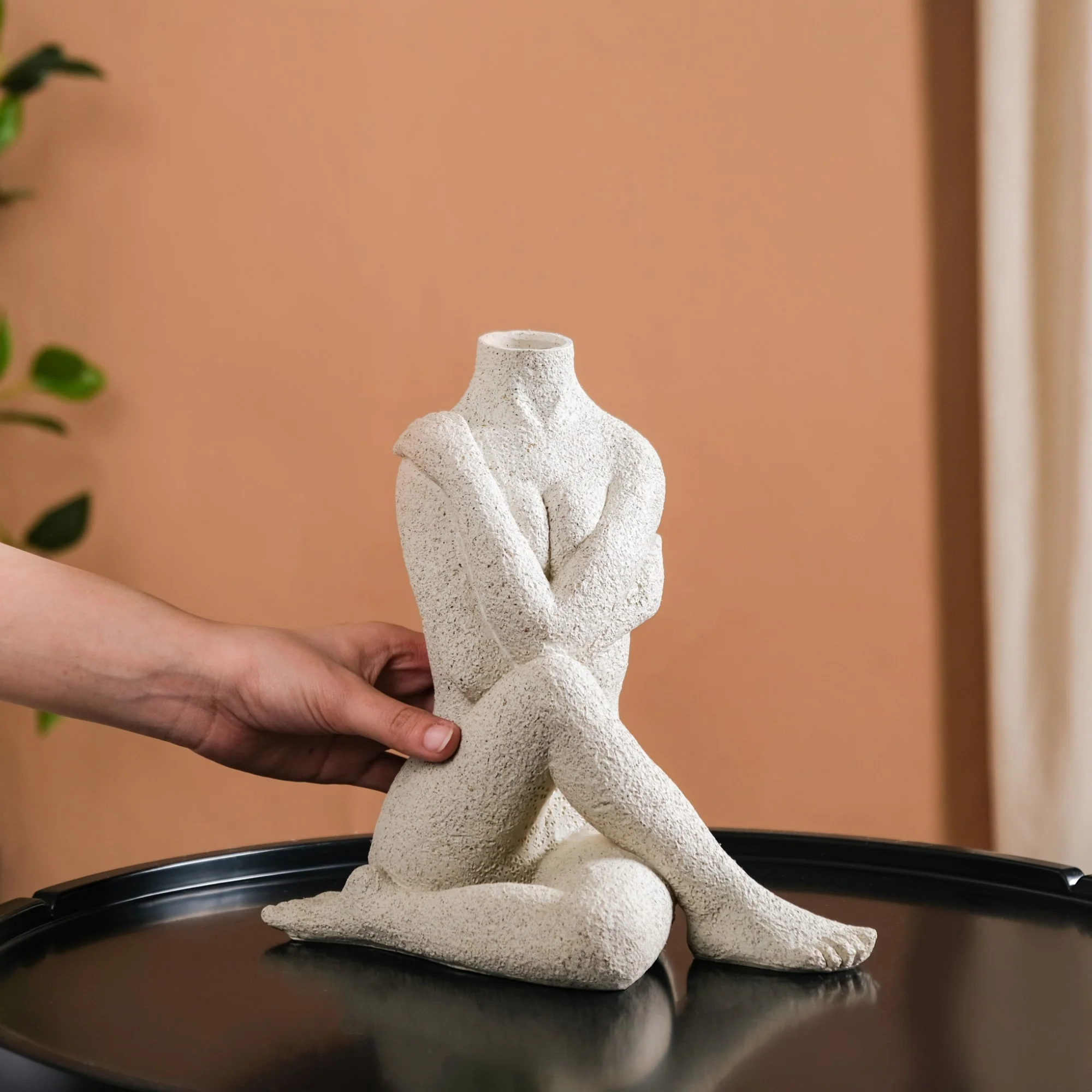 Embrace Vase Showpiece - Image 2