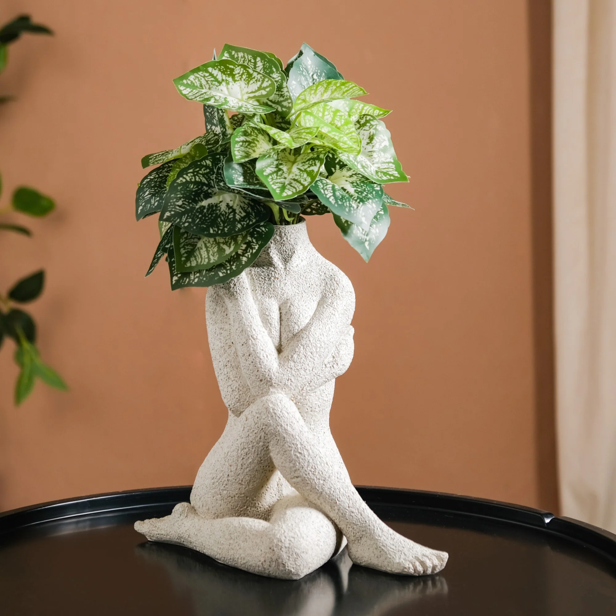 Embrace Vase Showpiece - Image 3