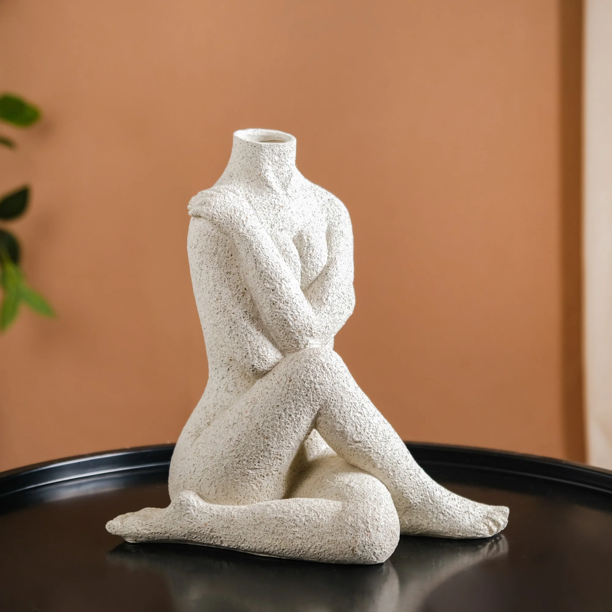 Embrace Vase Showpiece - Image 4