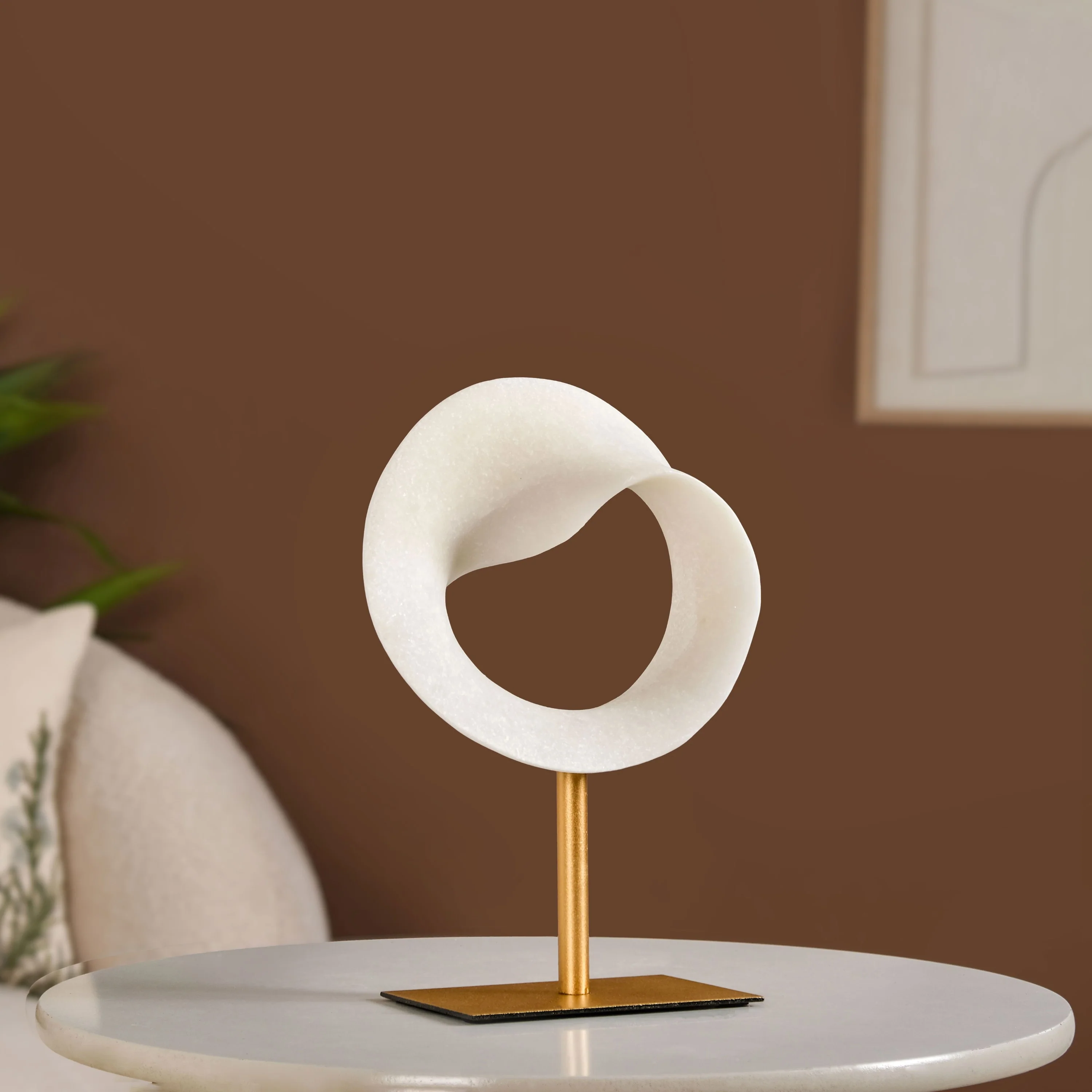 Eternal Loop Resin Table Decor - Image 8