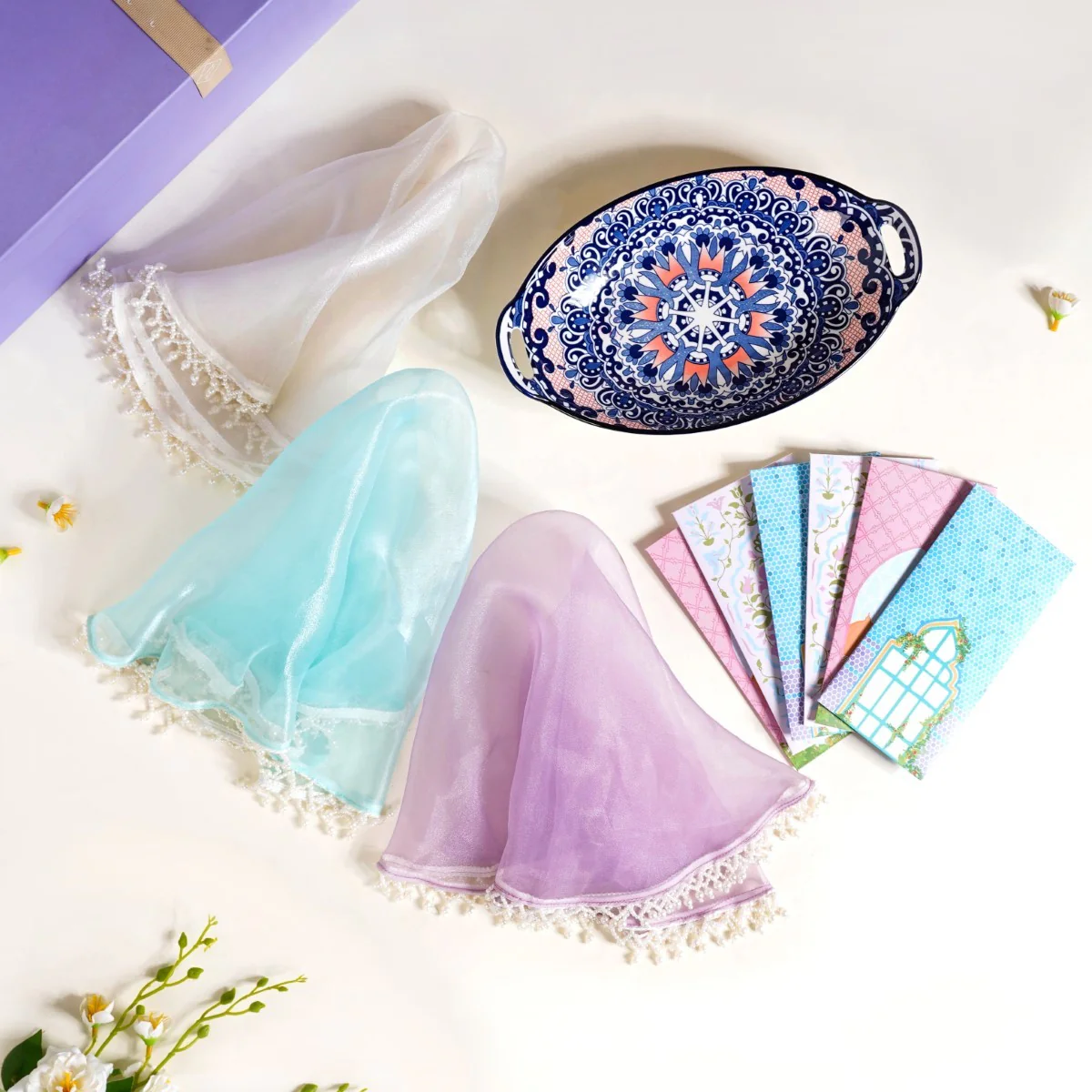 Exquisite Gift Set For Celebrations Set Of 11 - Image 3