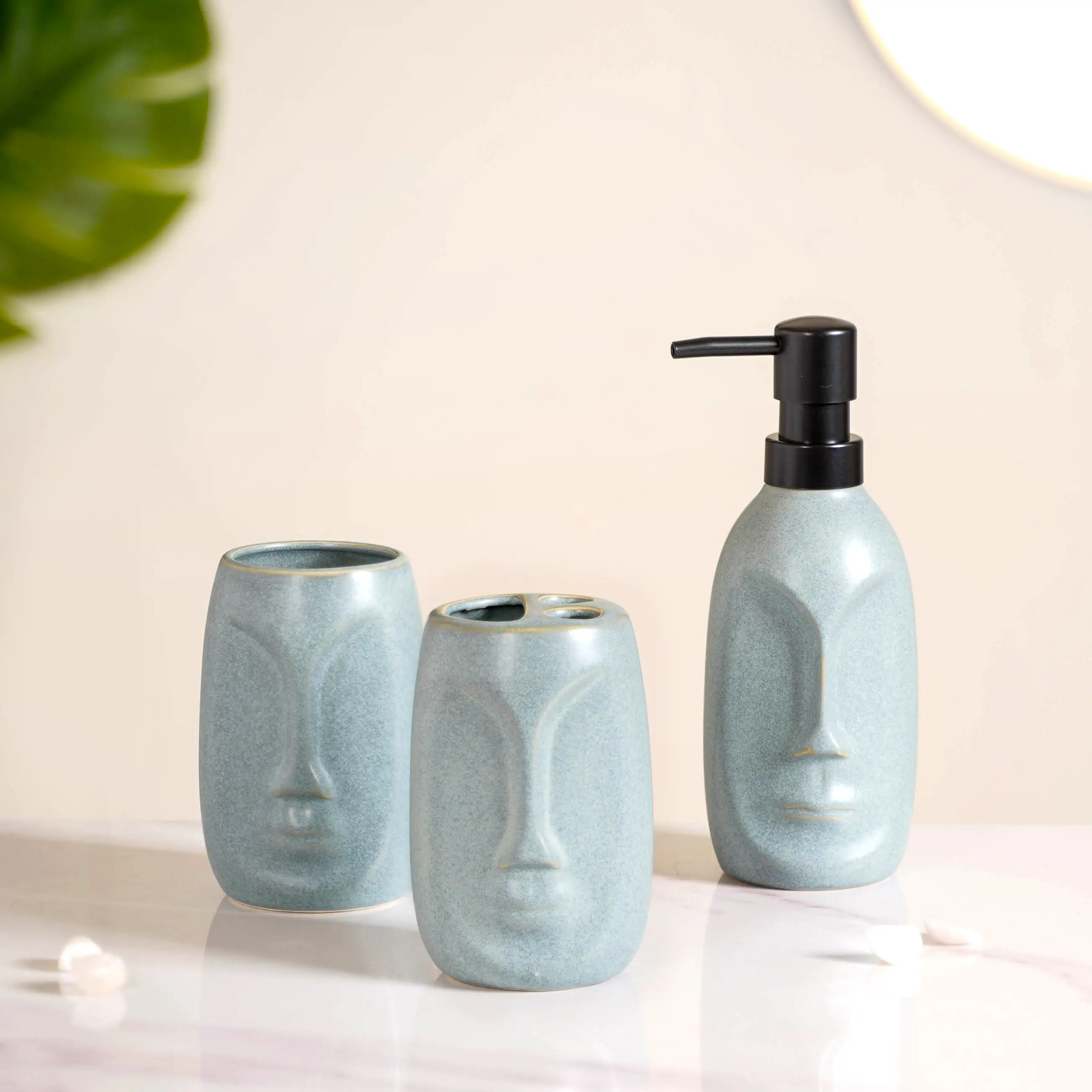Face Vase Inspired Bath Set Of 3 - Image 3