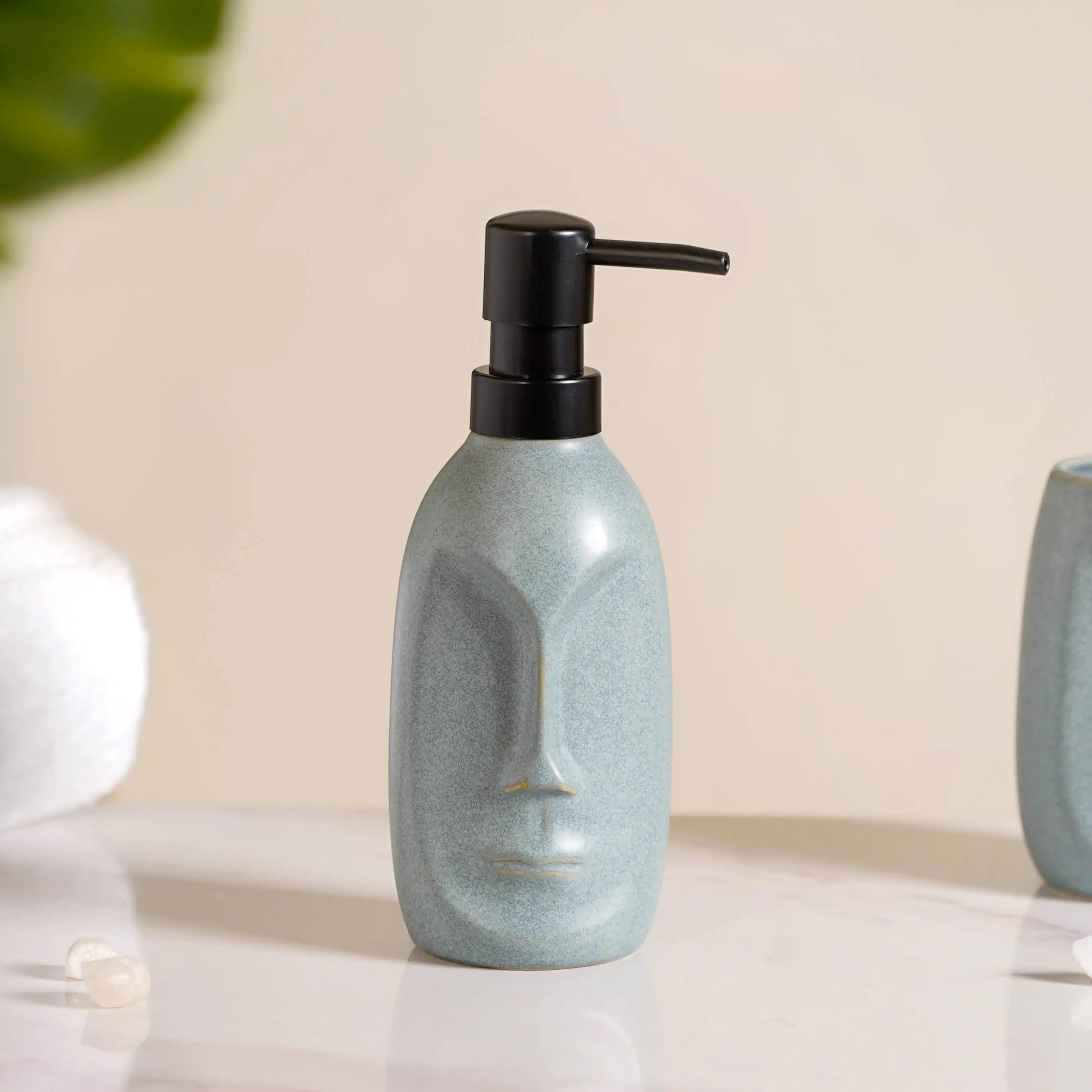 Face Vase Inspired Bath Set Of 3 - Image 7