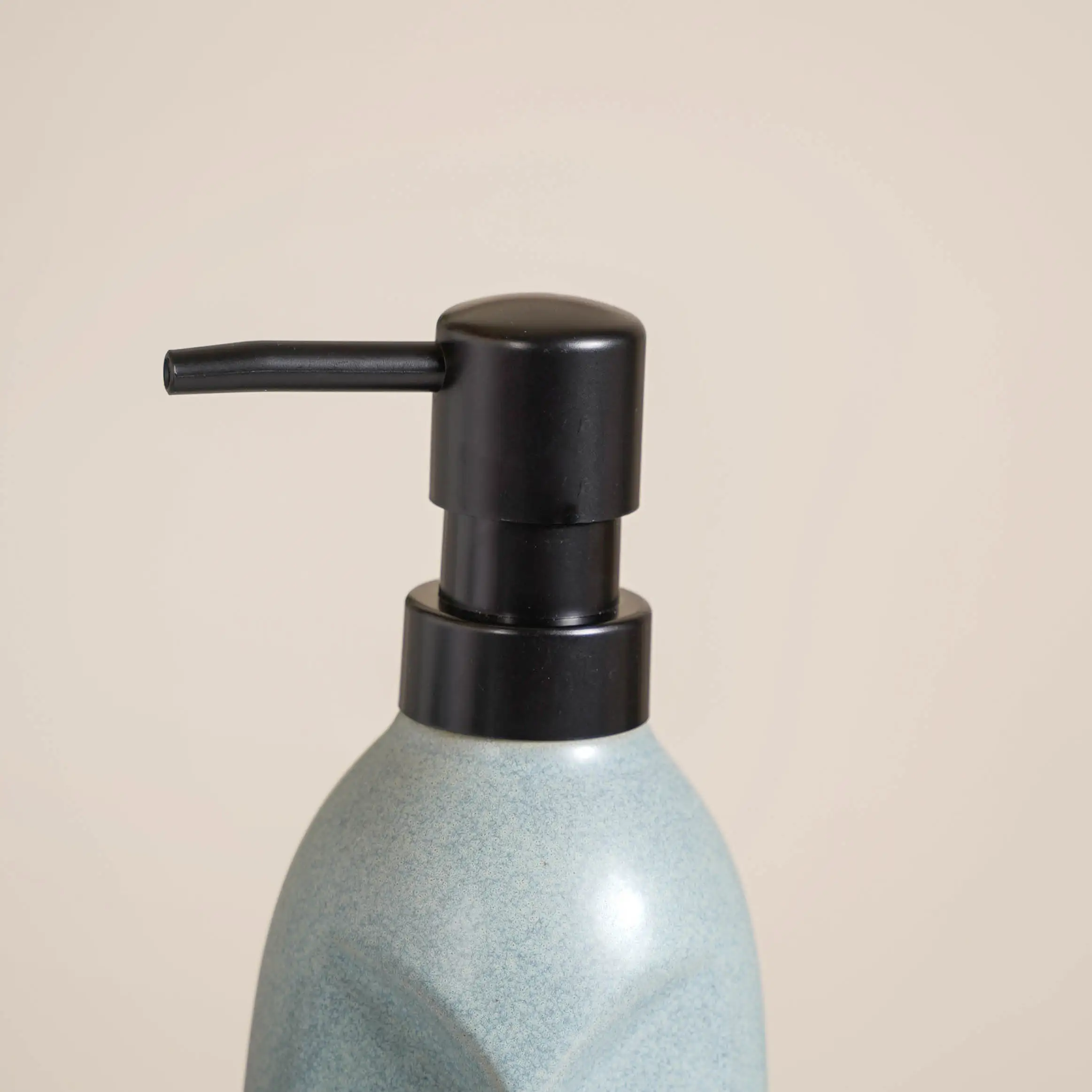 Face Vase Inspired Bath Set Of 3 - Image 9