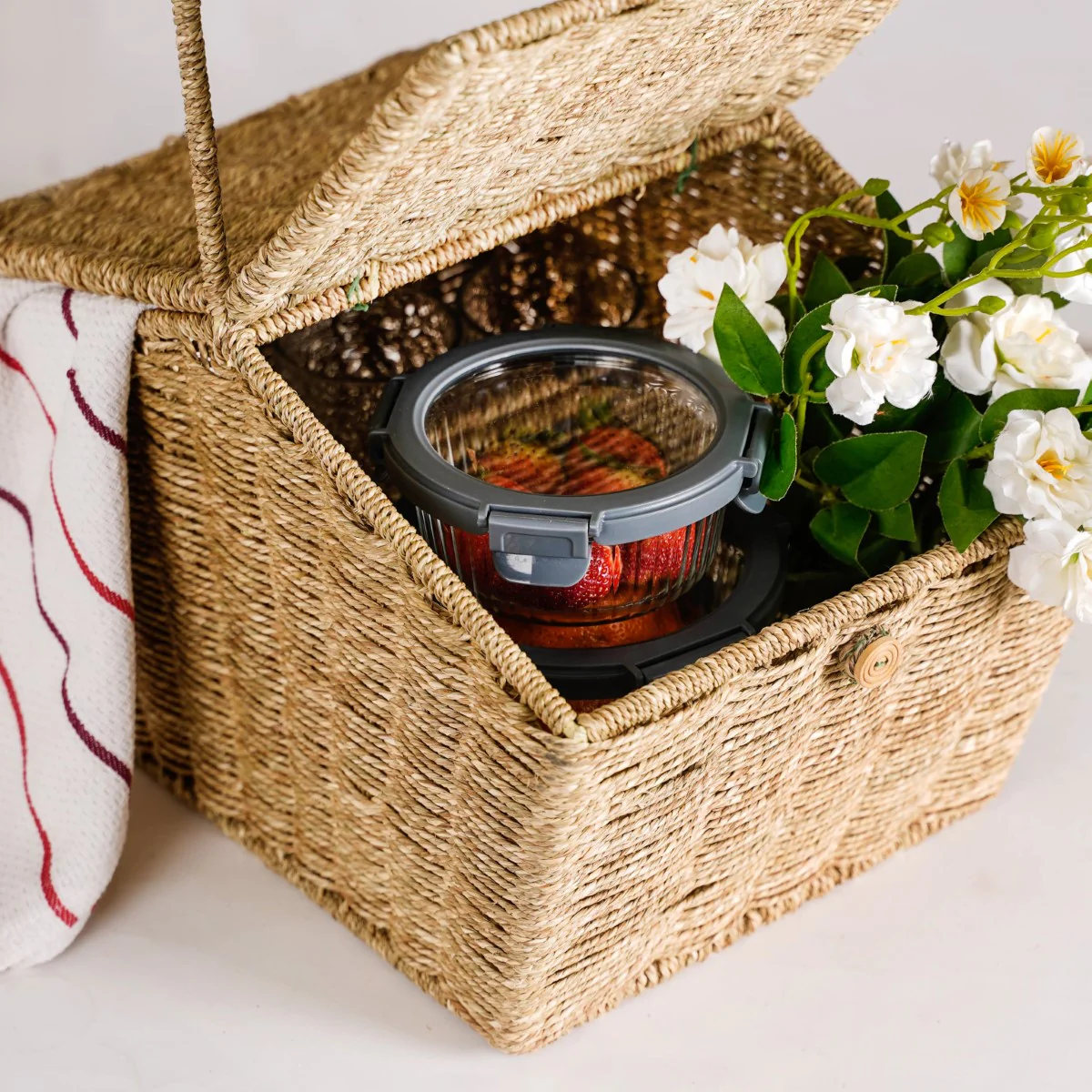 Farmhouse Eco Friendly Picnic Basket - Image 2
