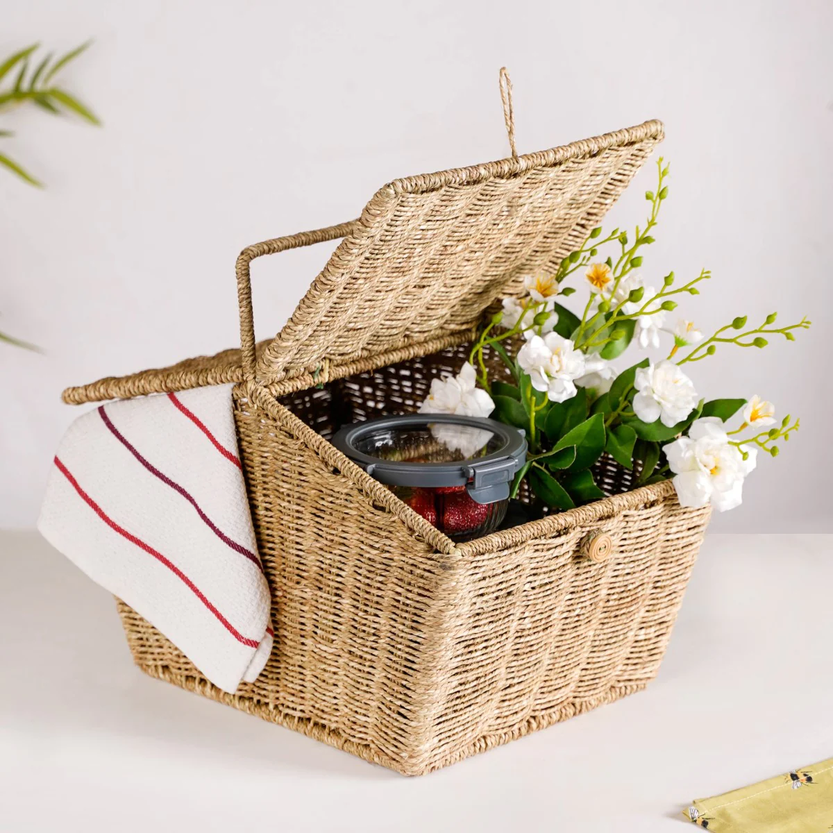 Farmhouse Eco Friendly Picnic Basket - Image 8