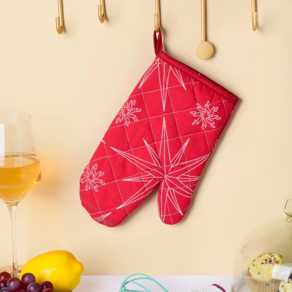 Festive Christmas Oven Mitt And Mat Red Set Of 2 - Image 7
