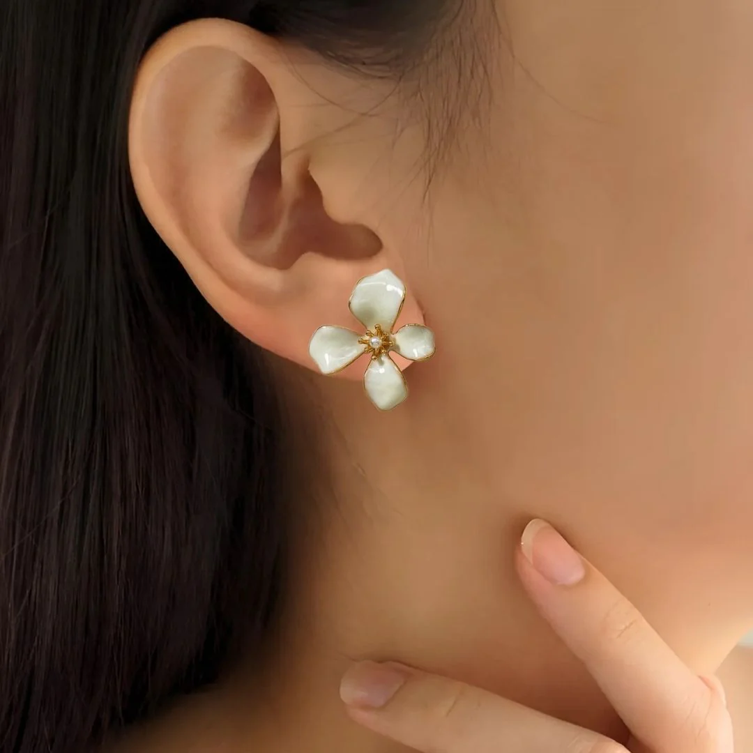Flora Twist Stud Earrings White - Image 2