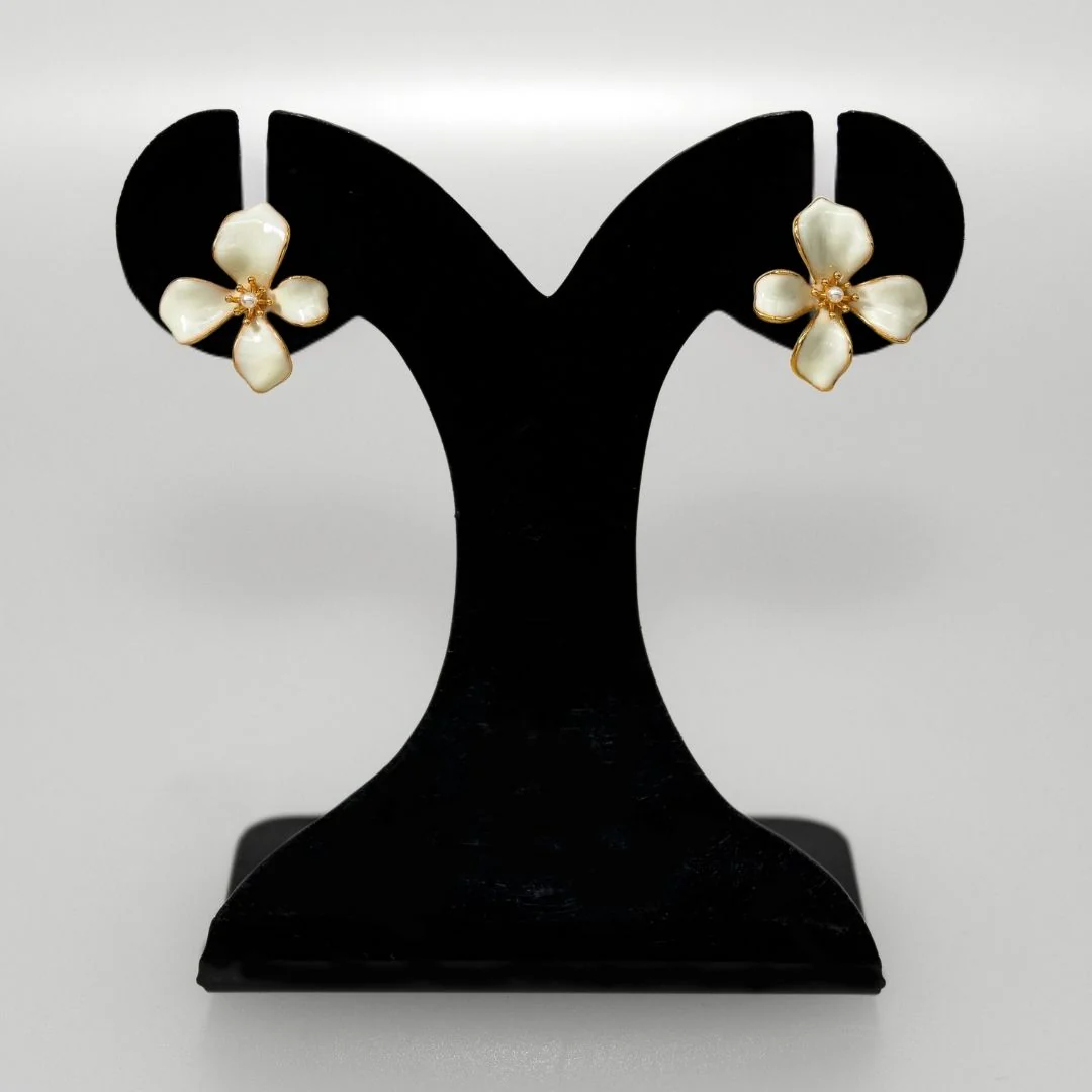Flora Twist Stud Earrings White - Image 6