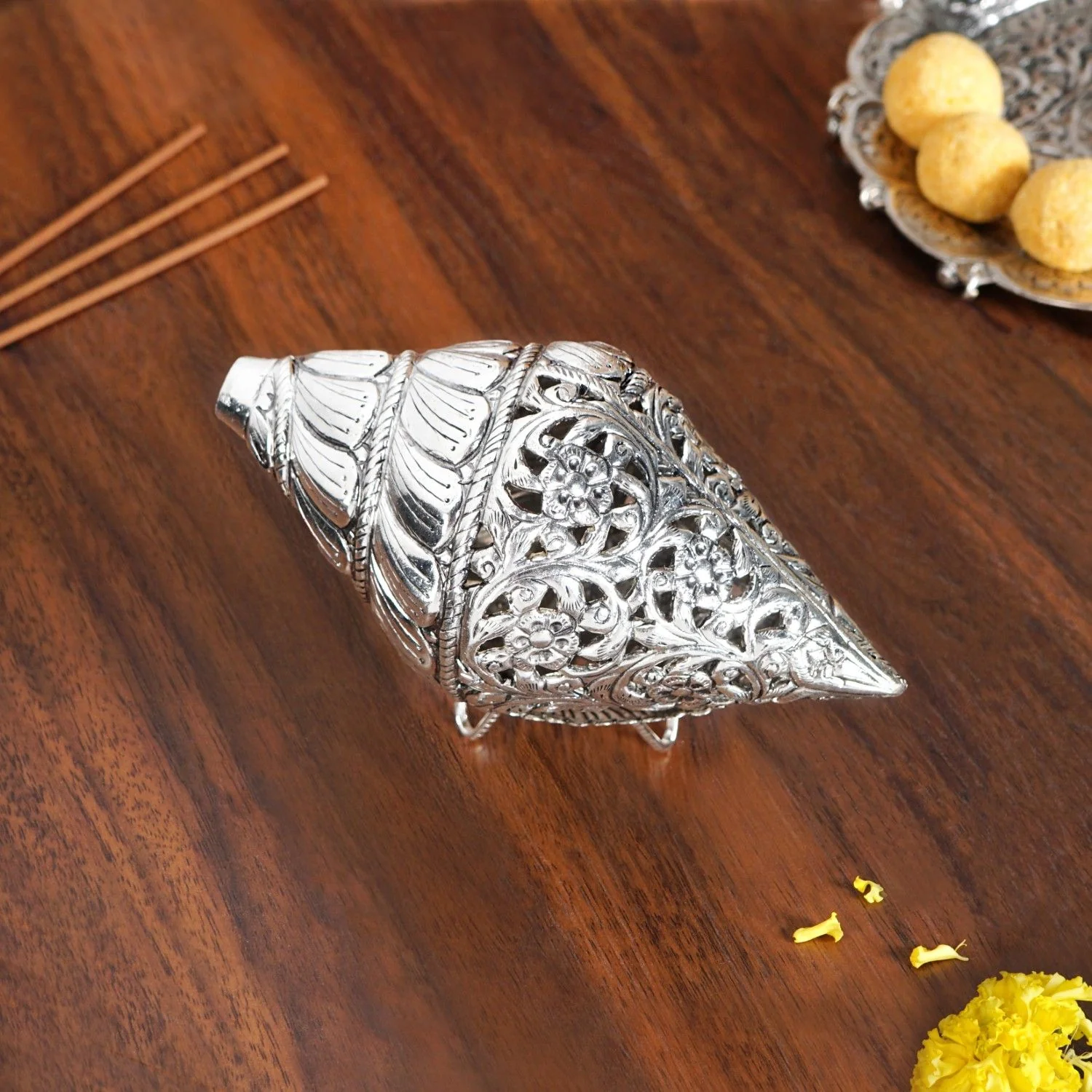 Floral Brass Dakshinavarti Shankh With Stand
