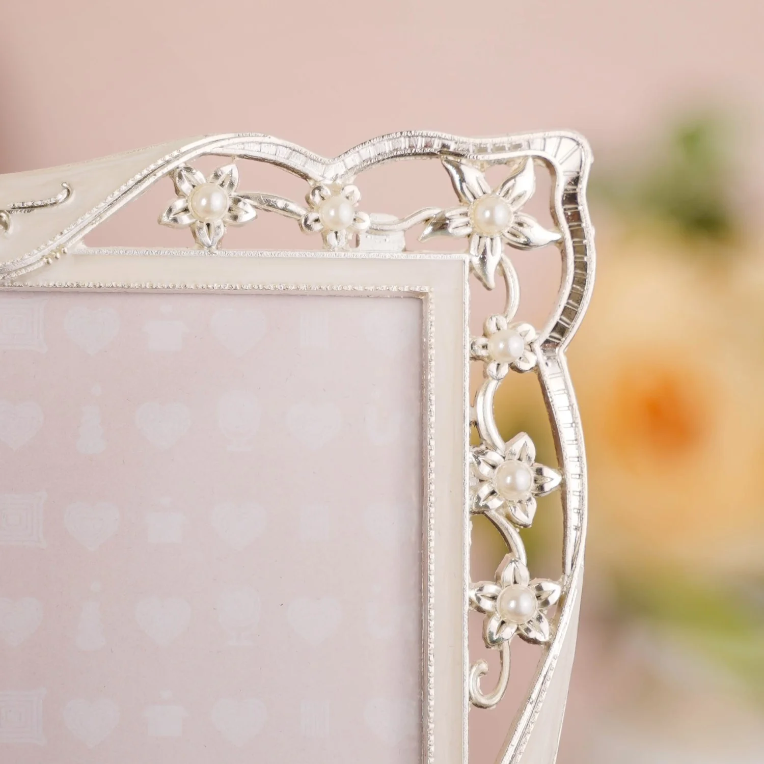 Floral Cutwork Pearl Medium Photo Frame 13x18cm - Image 2