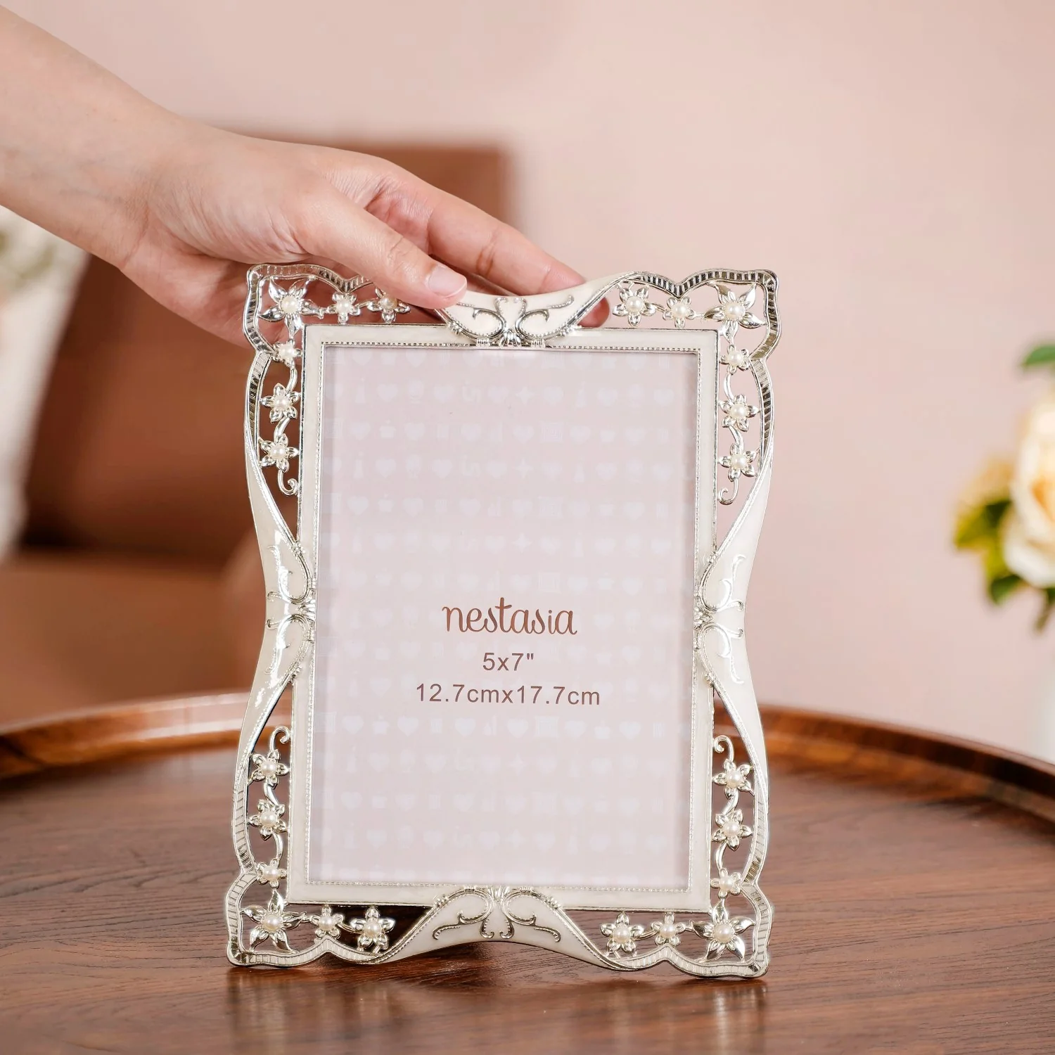 Floral Cutwork Pearl Medium Photo Frame 13x18cm - Image 3
