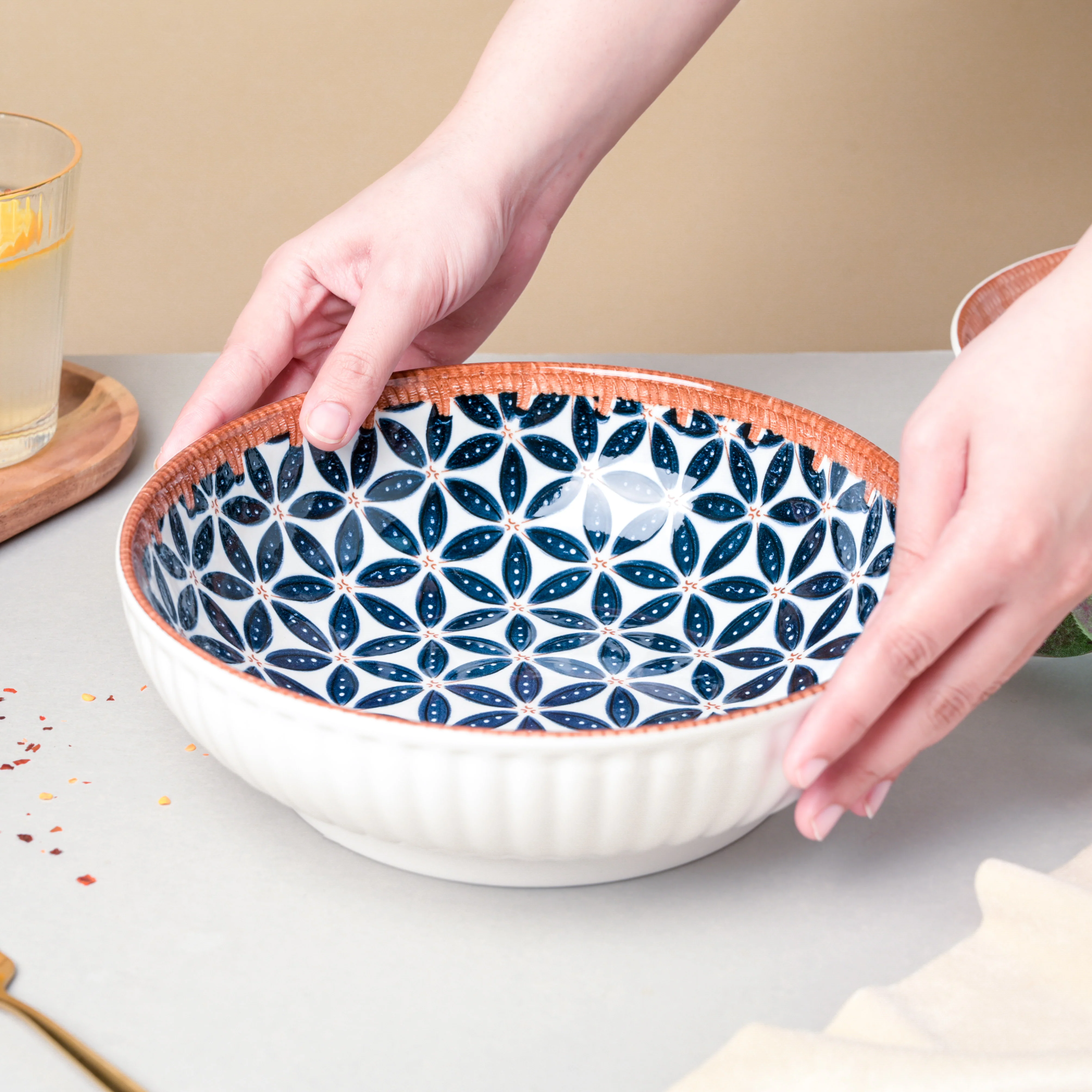 Floret Ceramic Serving Bowl 9 Inch 1 L - Image 2