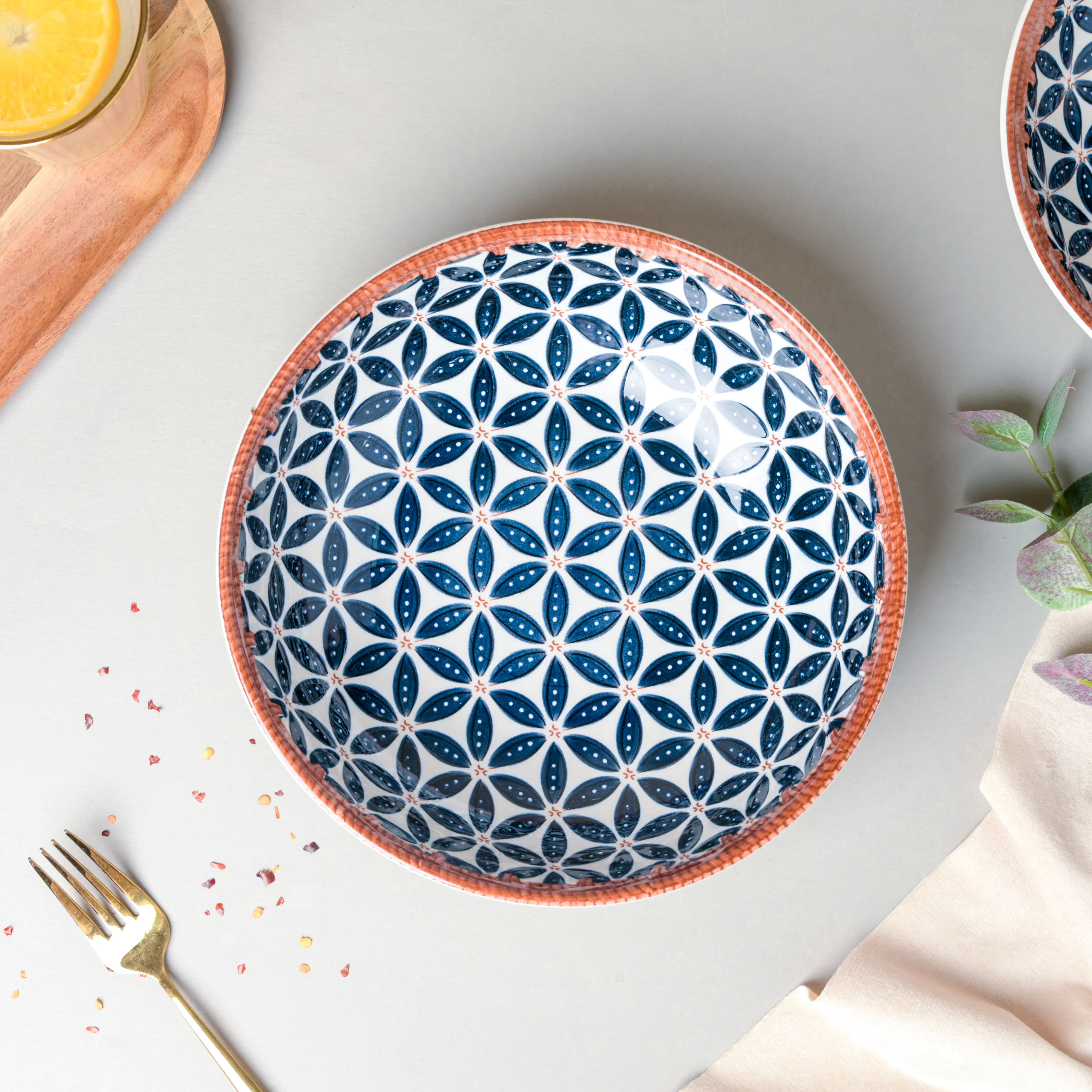 Floret Ceramic Serving Bowl 9 Inch 1 L - Image 4