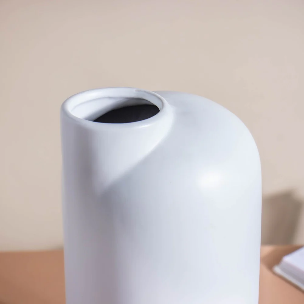Flugen White Ceramic Vase - Image 4