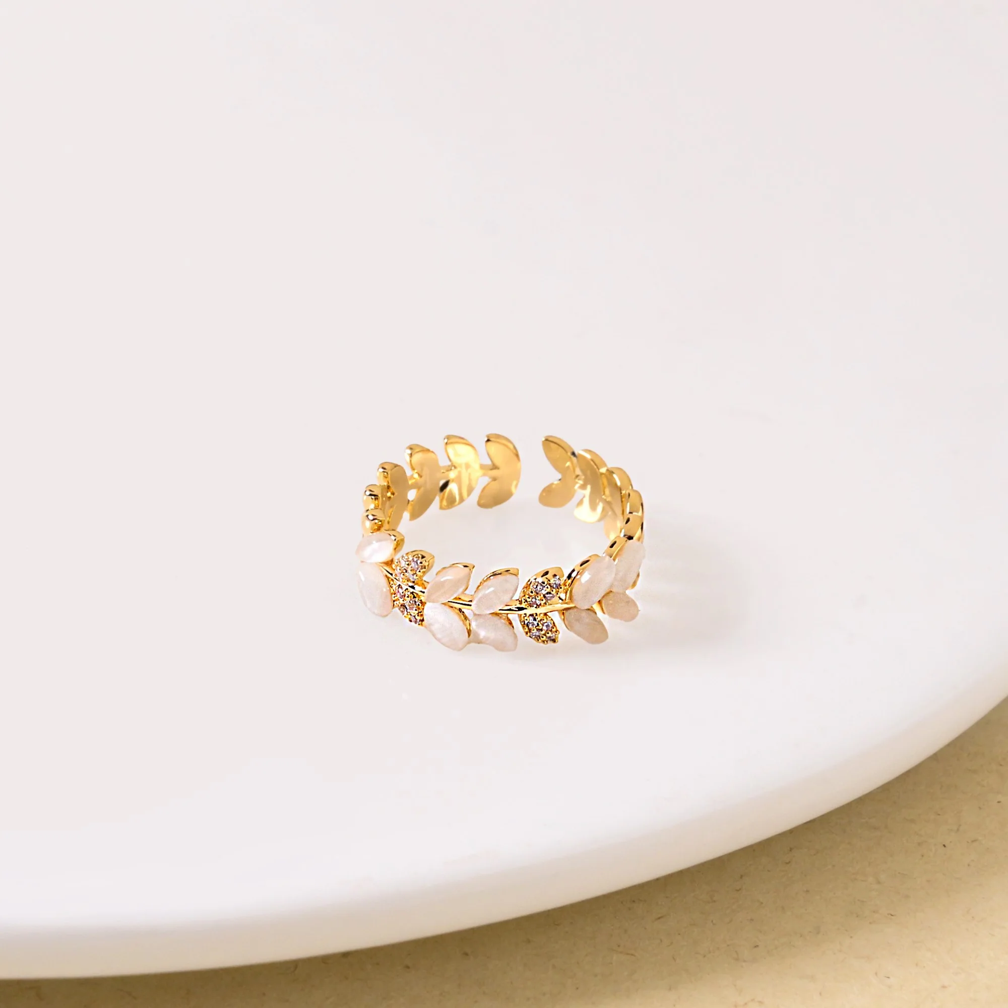Frosted Ivy Ring Gold