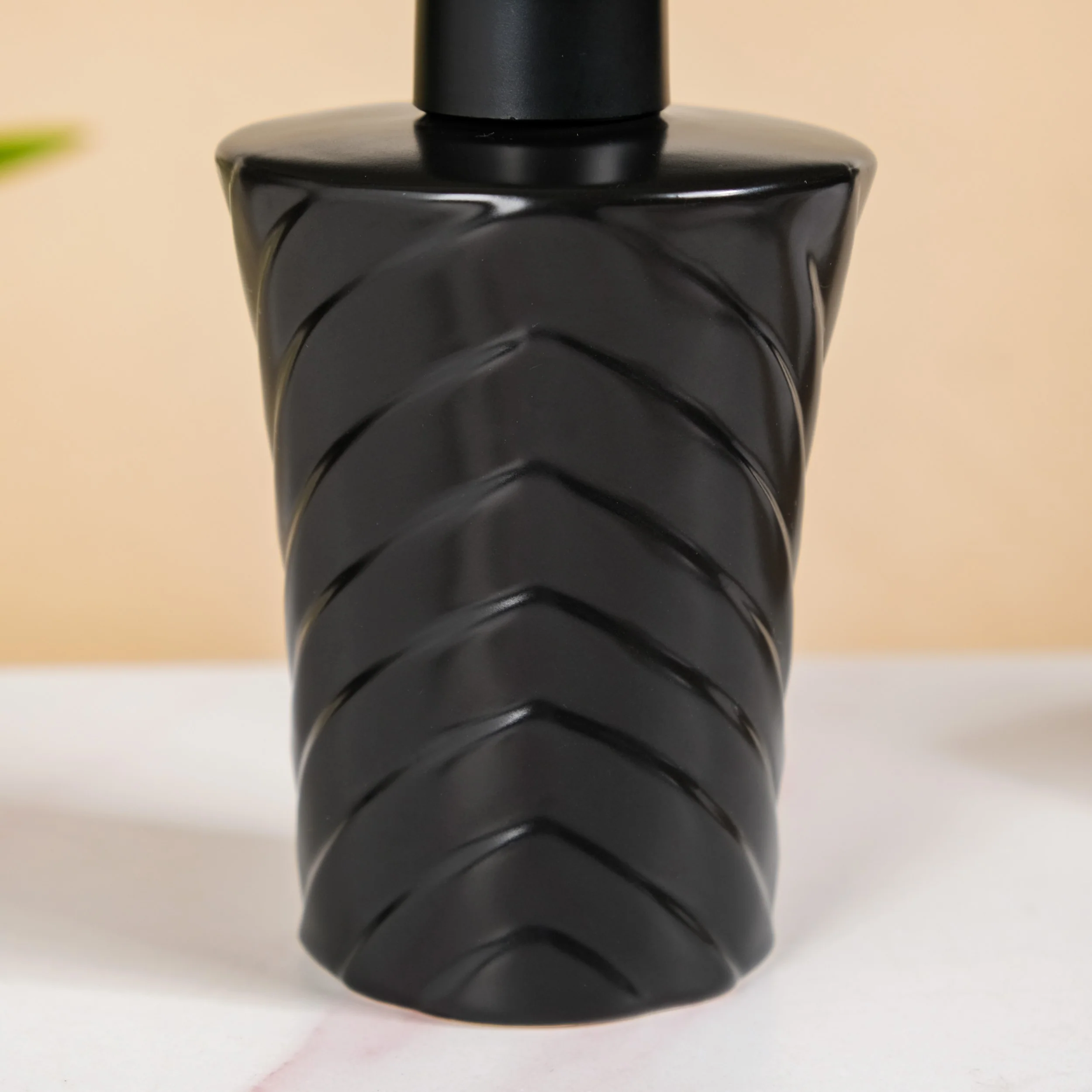 Geometric Design Liquid Dispenser Black 300ml - Image 3
