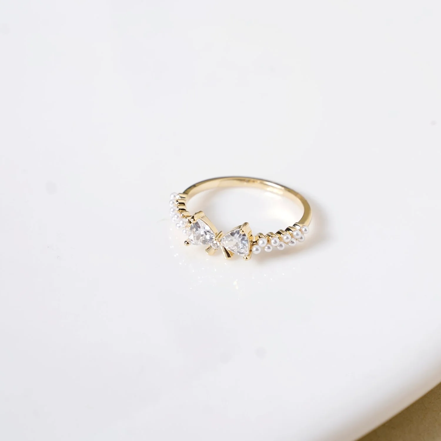 Gilded Bow Charm Pearl Gold Ring - Image 5