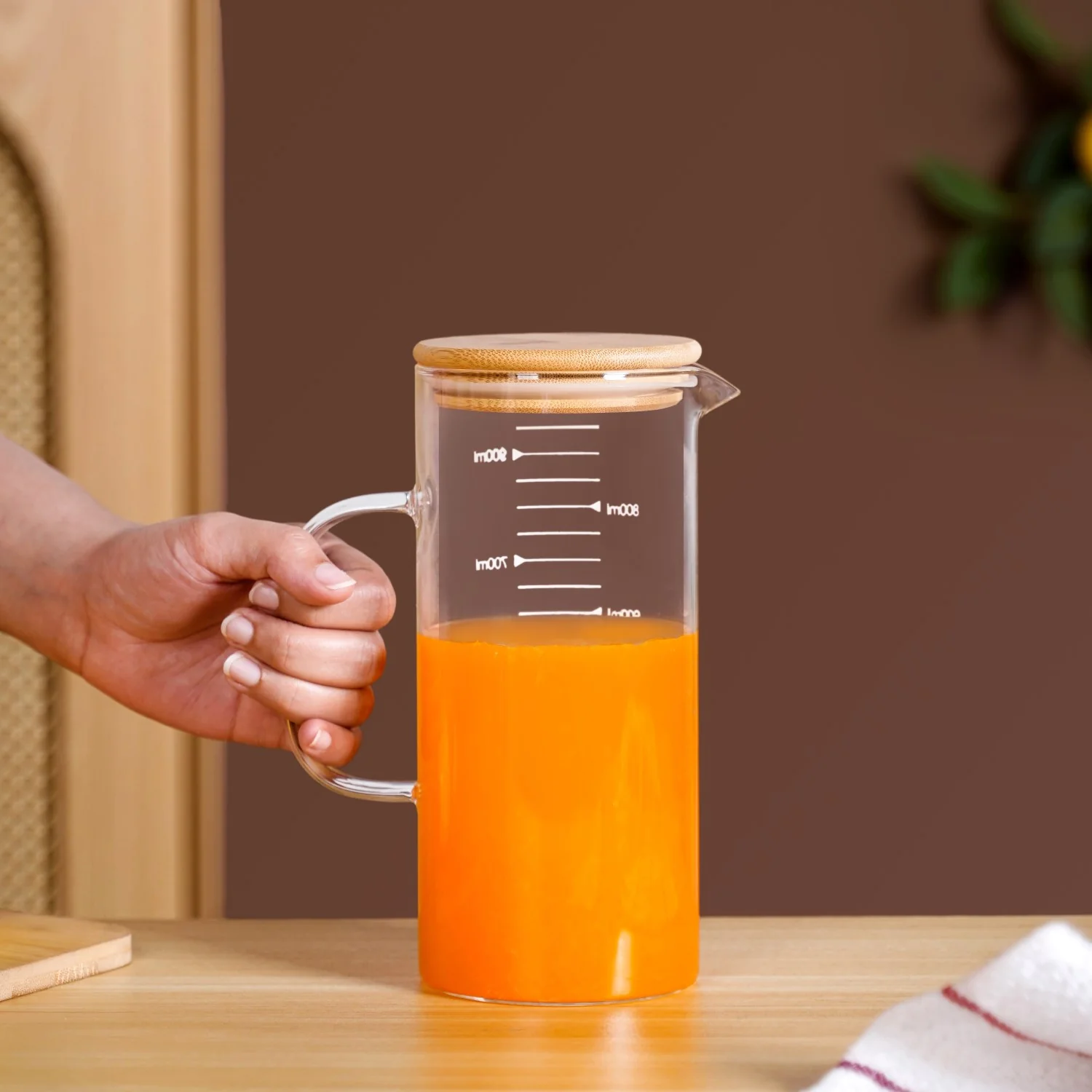 Glass Jug With Measuring Marks And Bamboo Lid 1000ml - Image 2