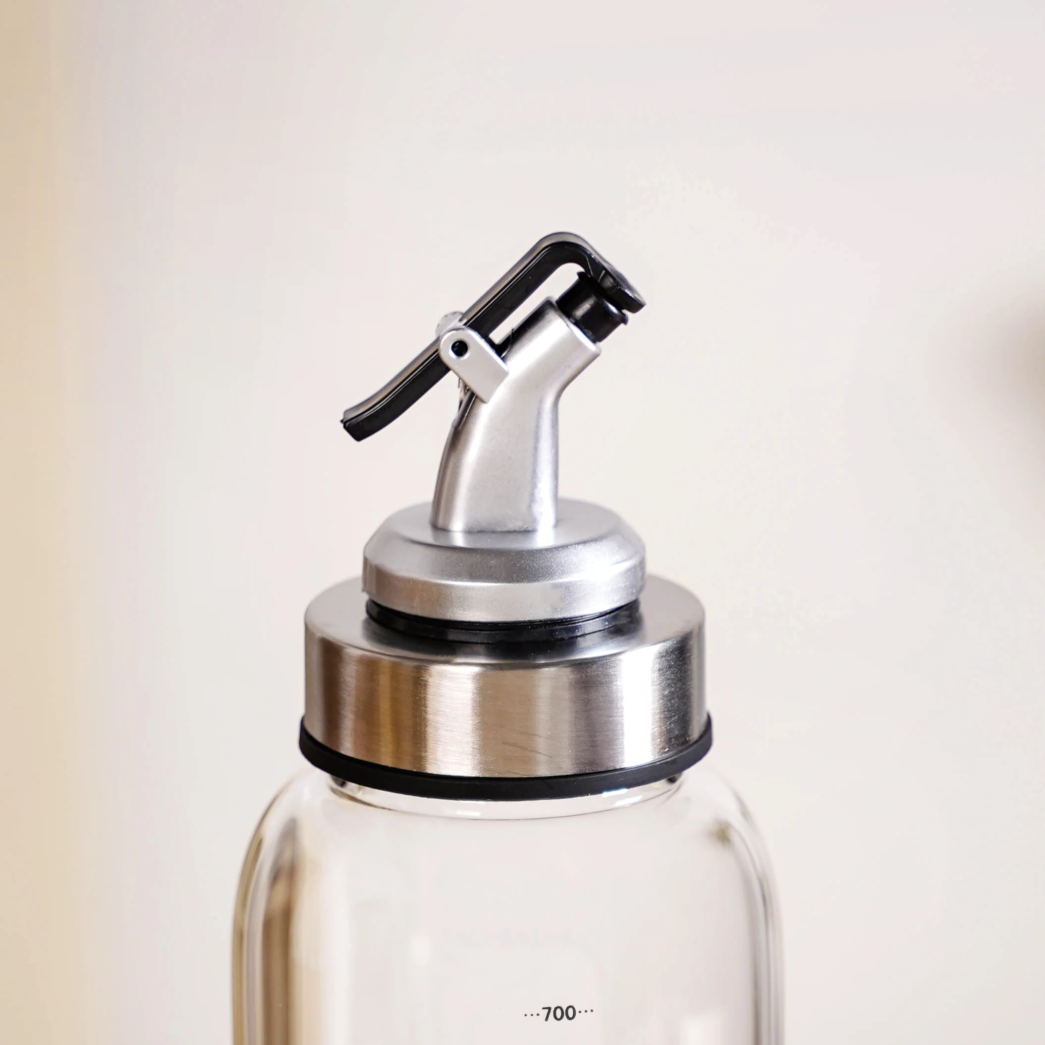 Glass Oil Dispenser Bottle With Measurement Marking 750ml - Image 8