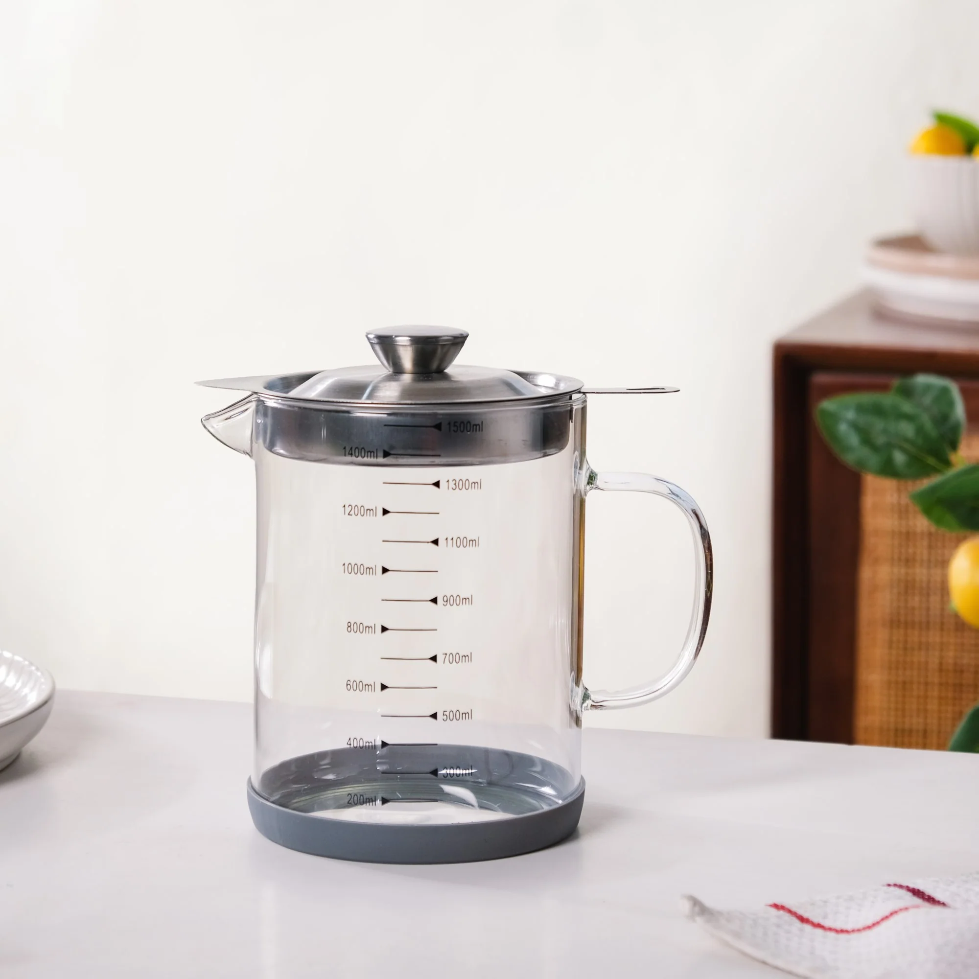 Glass Oil Pot With Strainer 1500ml - Image 8