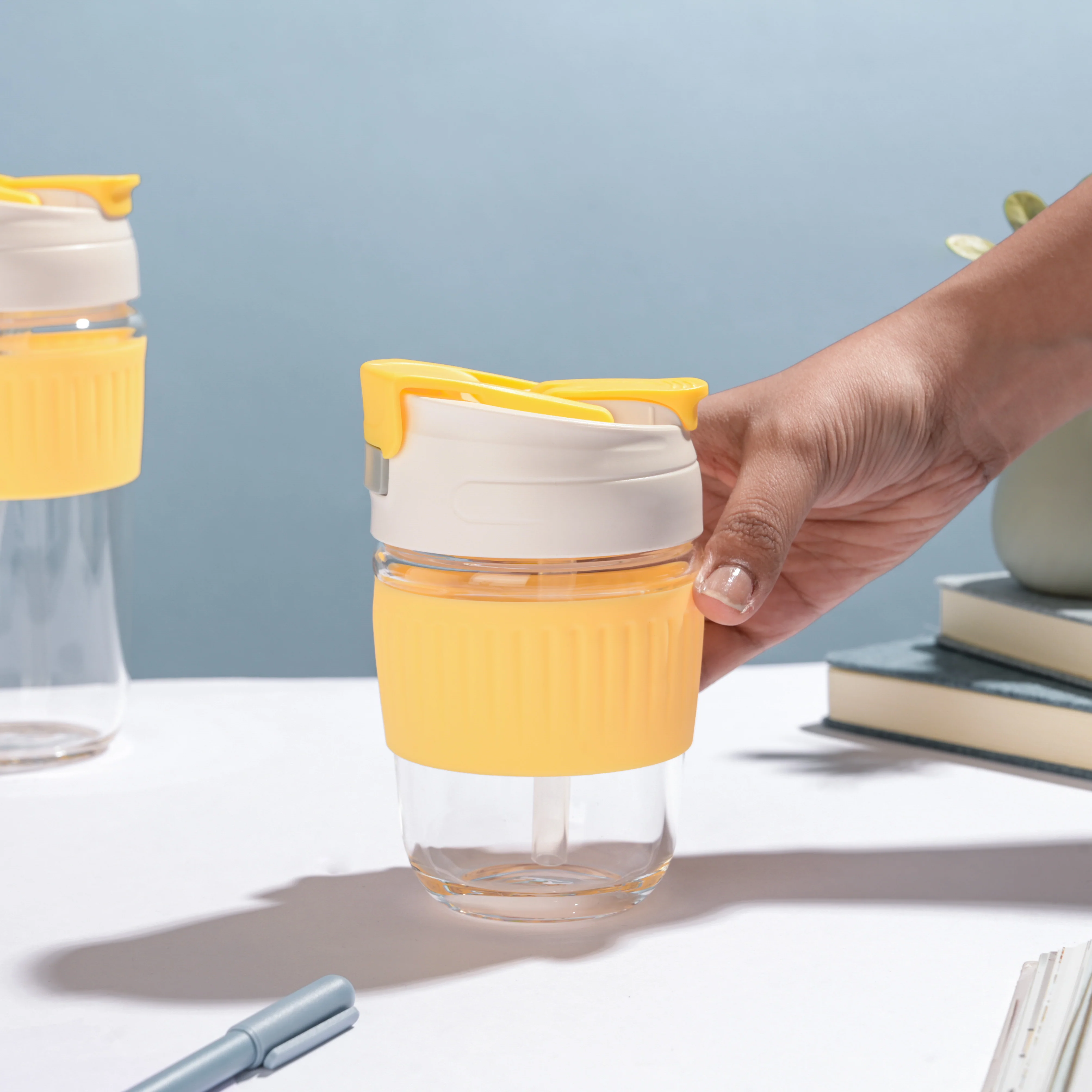 Glass Tumbler With Dual Flip Lid Yellow 350ml - Image 3