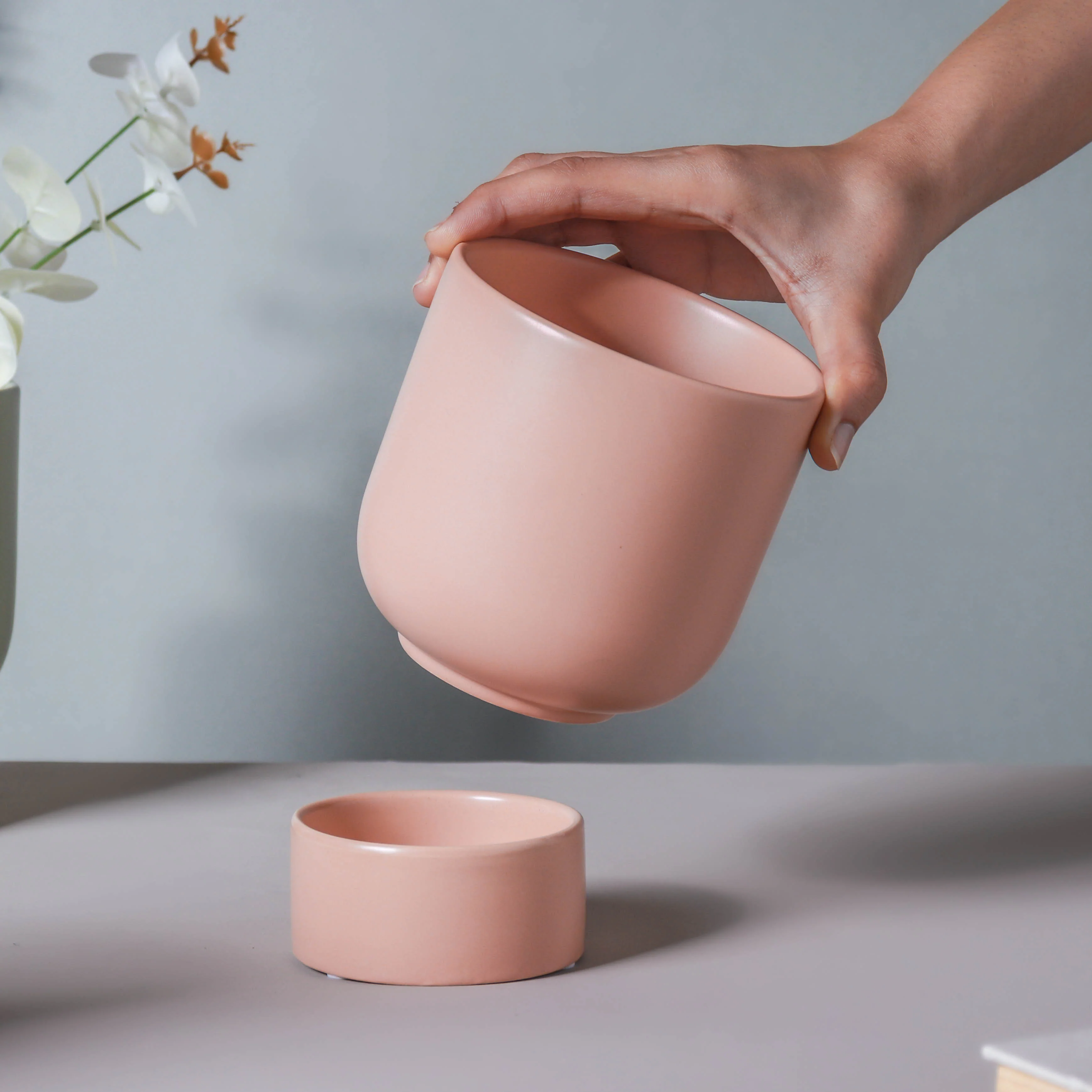 Gloss Finish Planter With Stand - Image 4