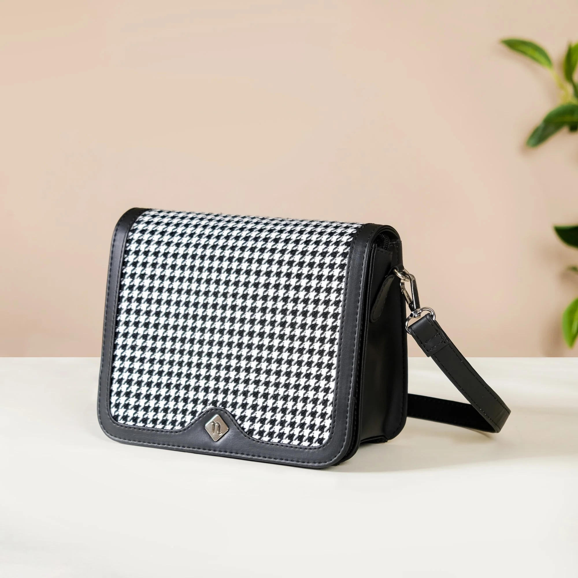 Go-To Shoulder Bag For Women Black Houndstooth - Image 2