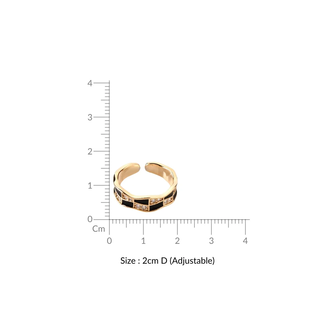 Gold Checkered Glamour Wavy Ring - Image 3