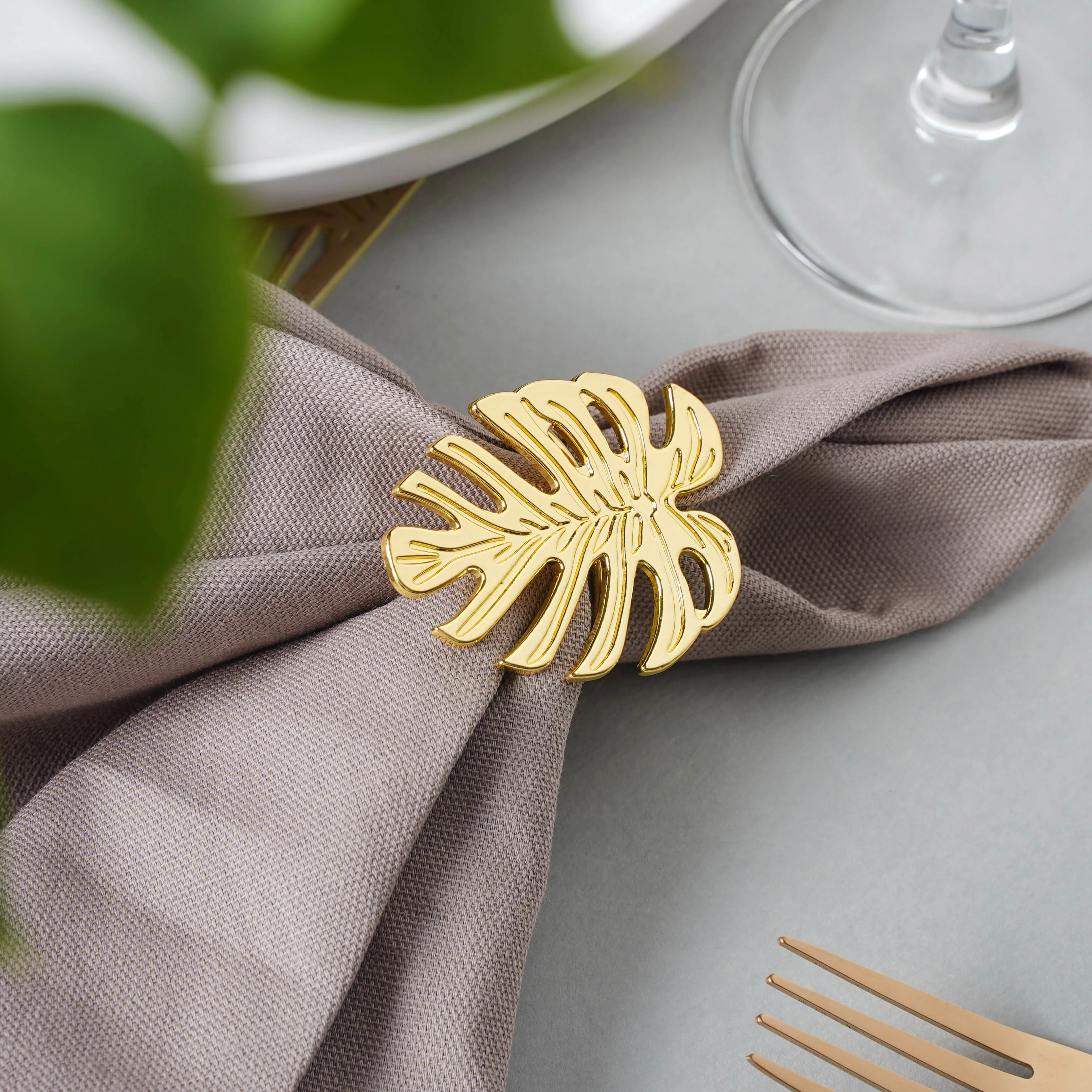 Gold Leaf Napkin Ring - Image 7