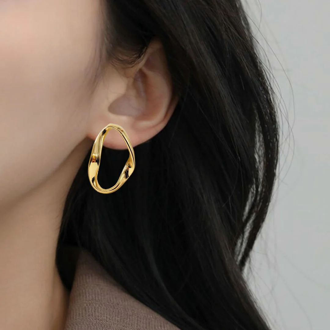 Gold Ribbon Oval Hoop Earrings - Image 5
