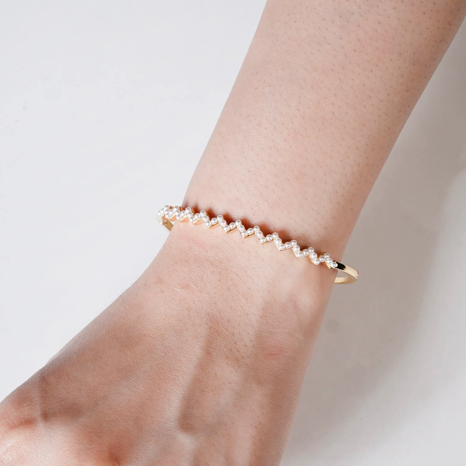 Gold Zigzag Pearl Bracelet - Image 2