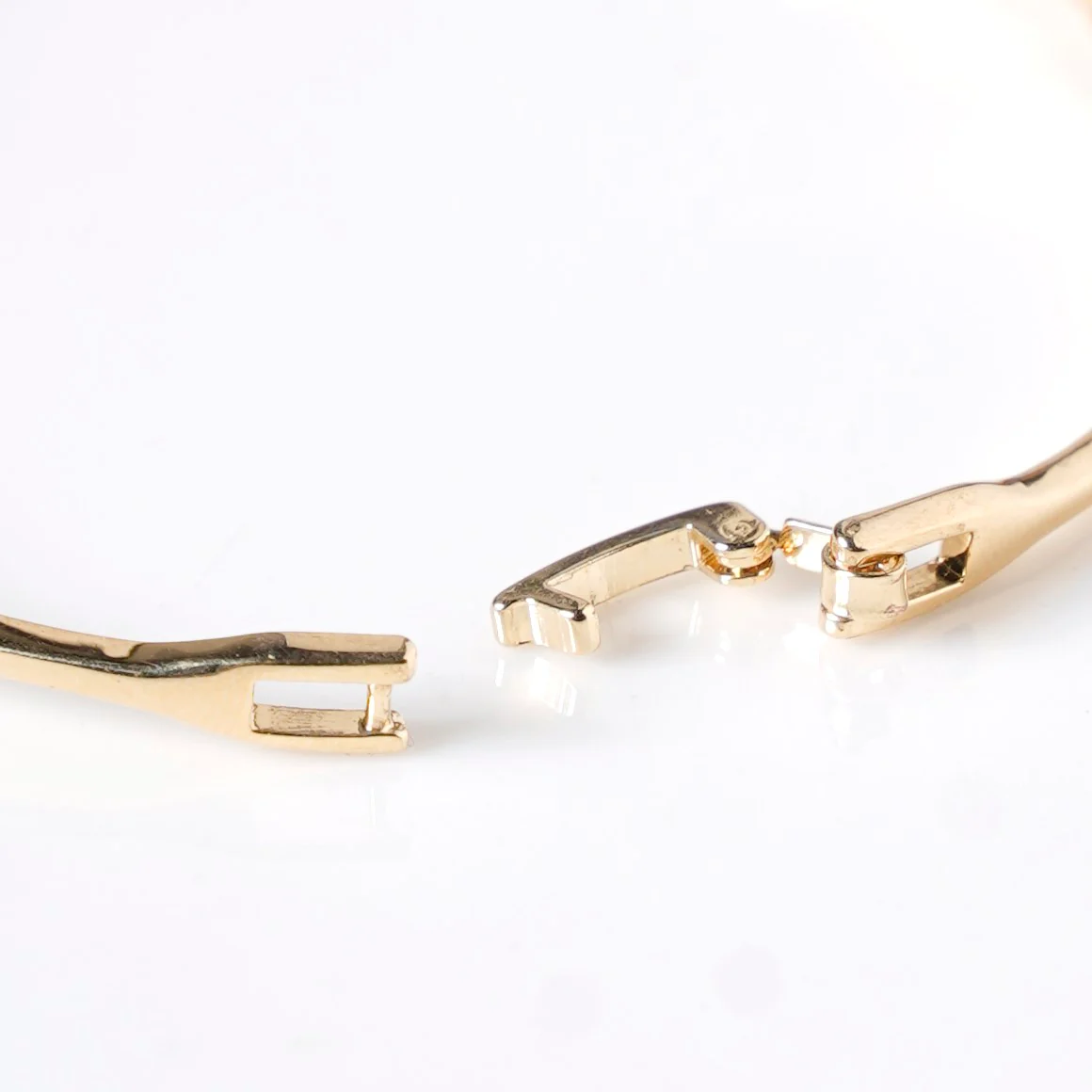 Gold Zigzag Pearl Bracelet - Image 5