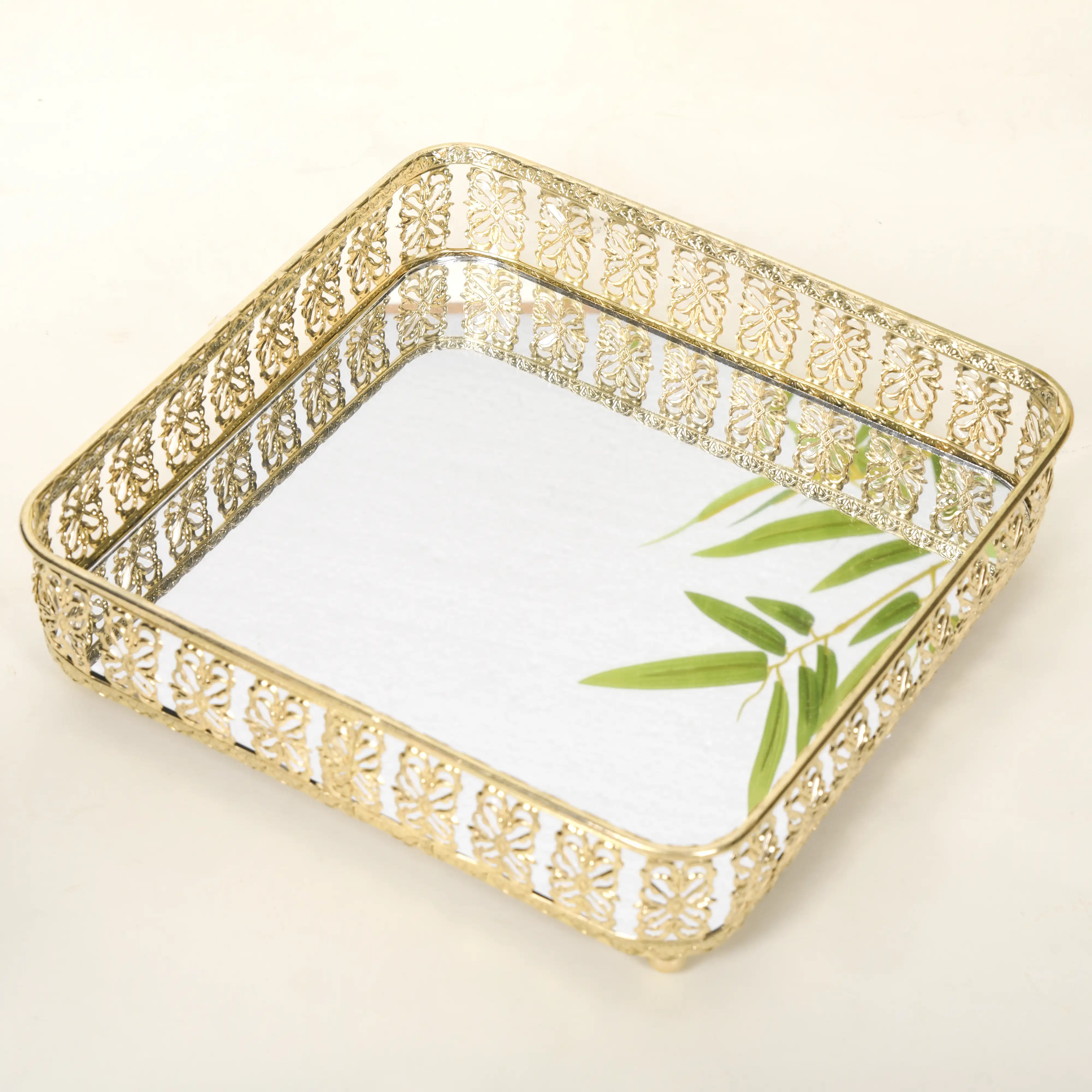 Golden Glass Gift Hamper Set of 4 - Image 3