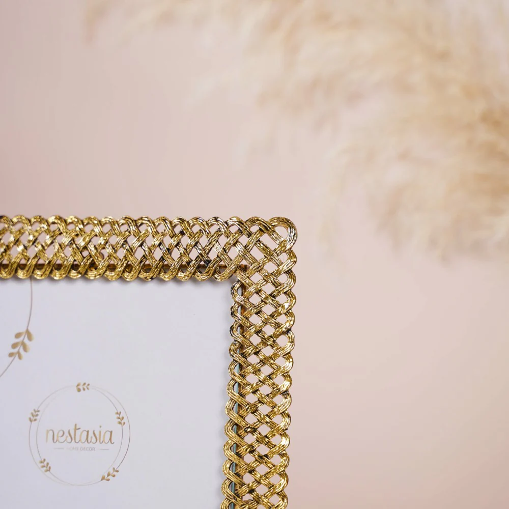 Golden Helical Photo Frame - Image 4