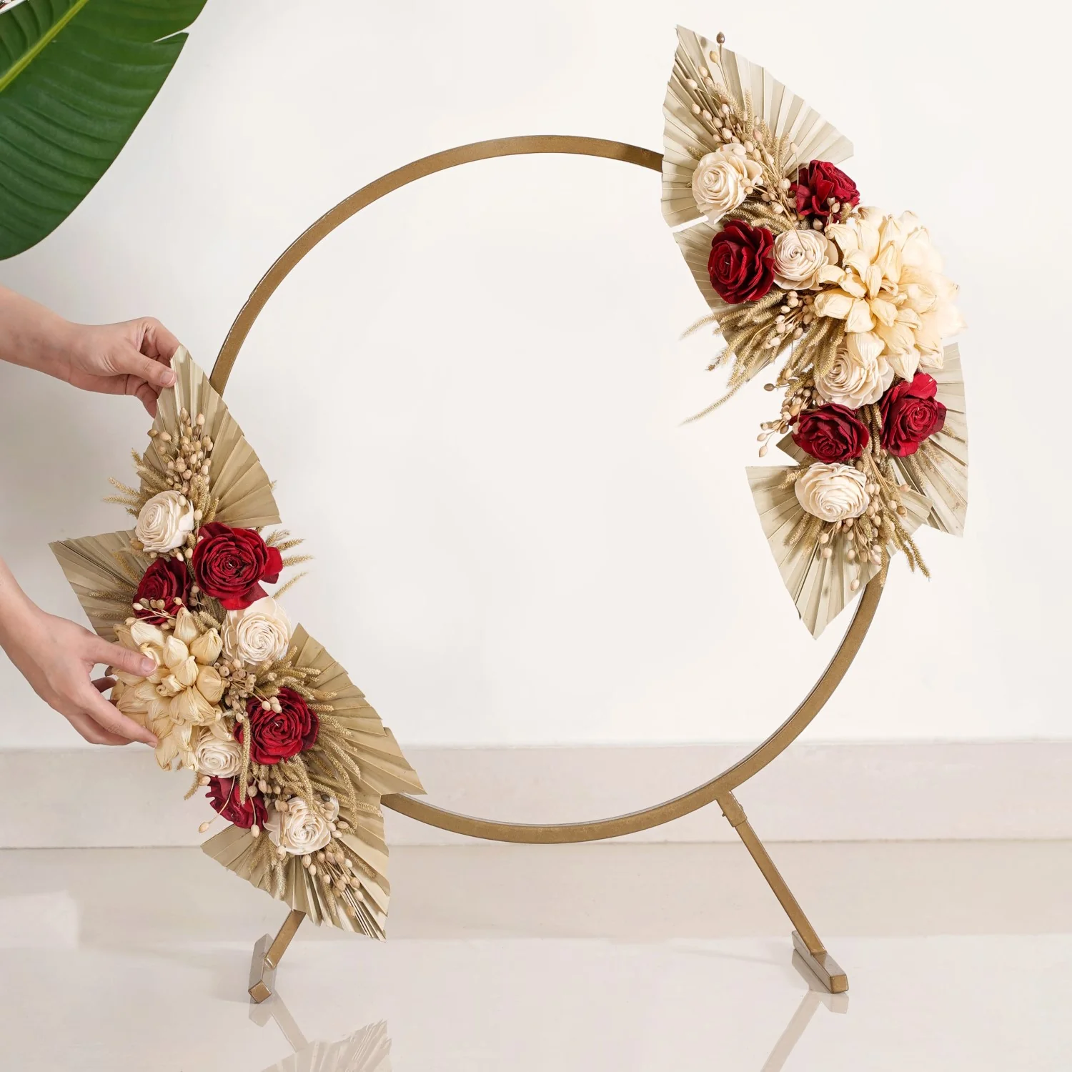 Golden Round Metal Backdrop Stand 34 Inch - Image 3