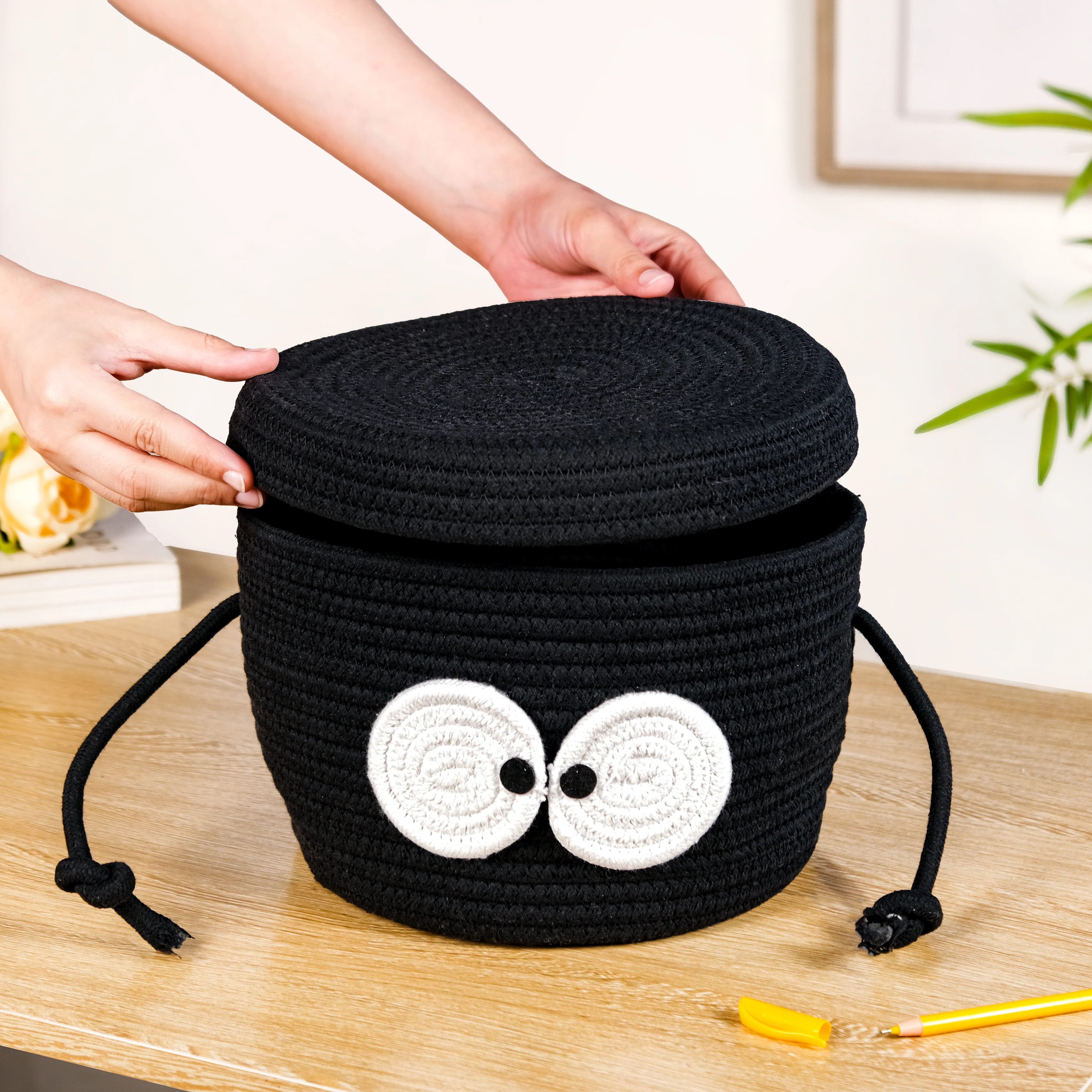 Googly Eyes Black Storage Basket With Lid 17cm - Image 3