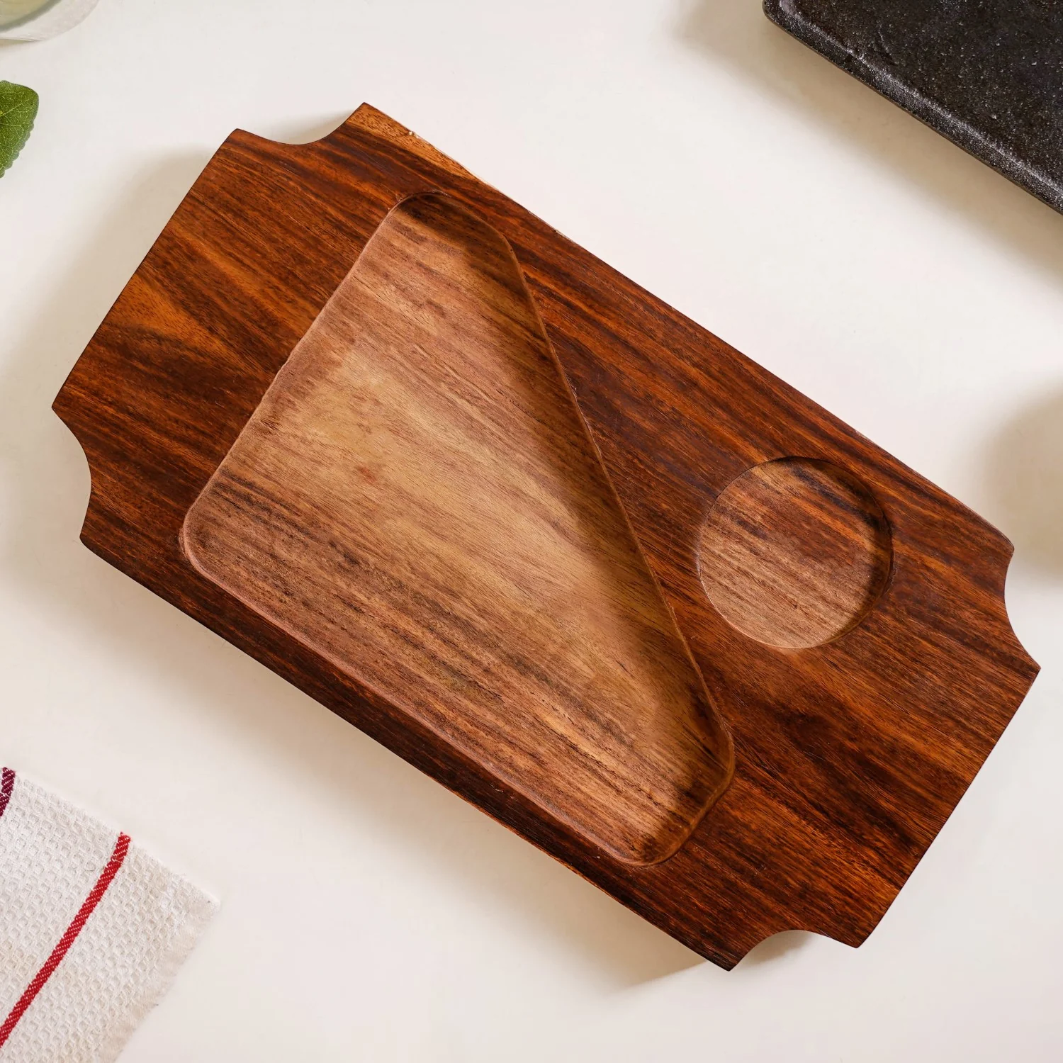 Gourmet Sizzler Plate With Dip Bowl And Wooden Base - Image 6