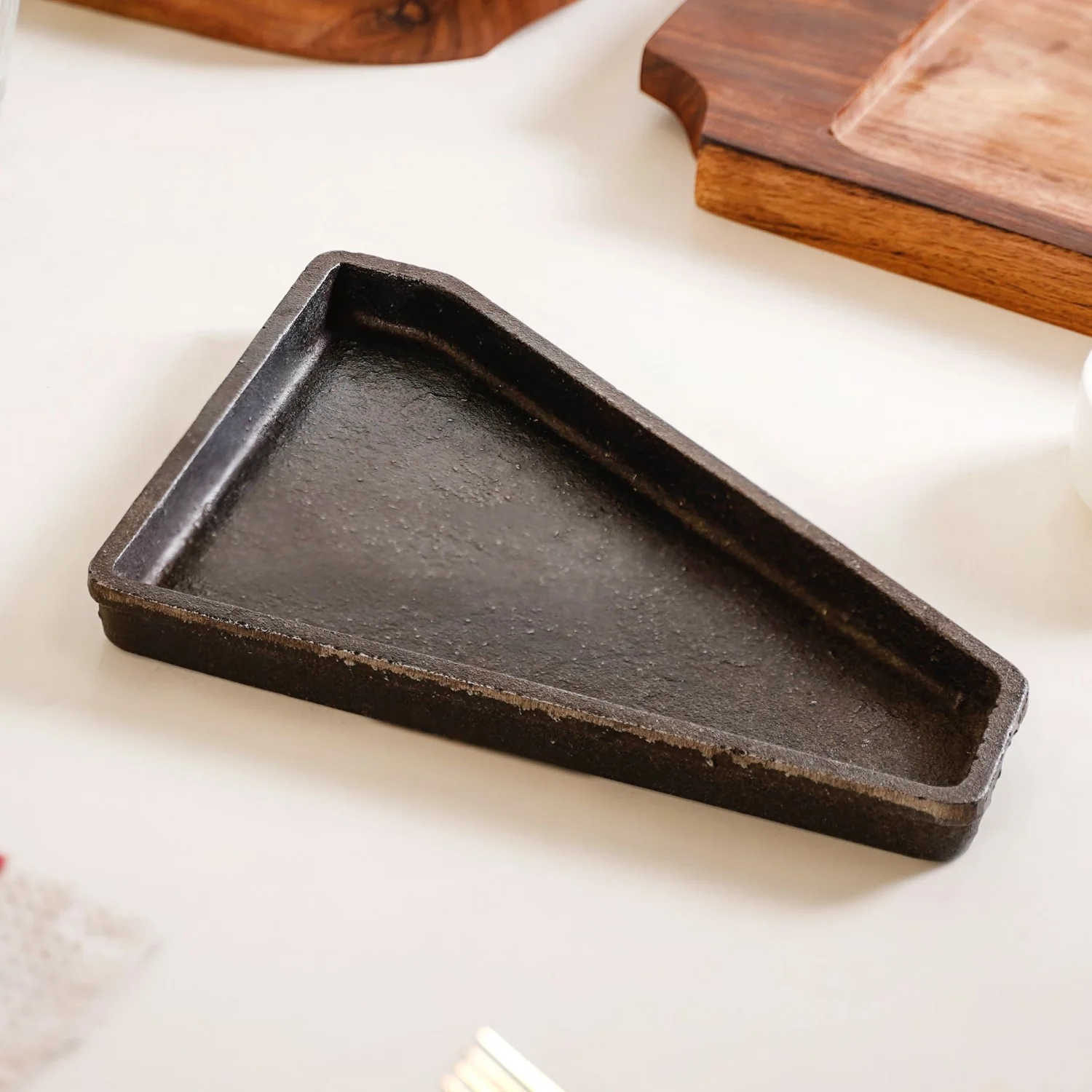 Gourmet Sizzler Plate With Dip Bowl And Wooden Base - Image 7