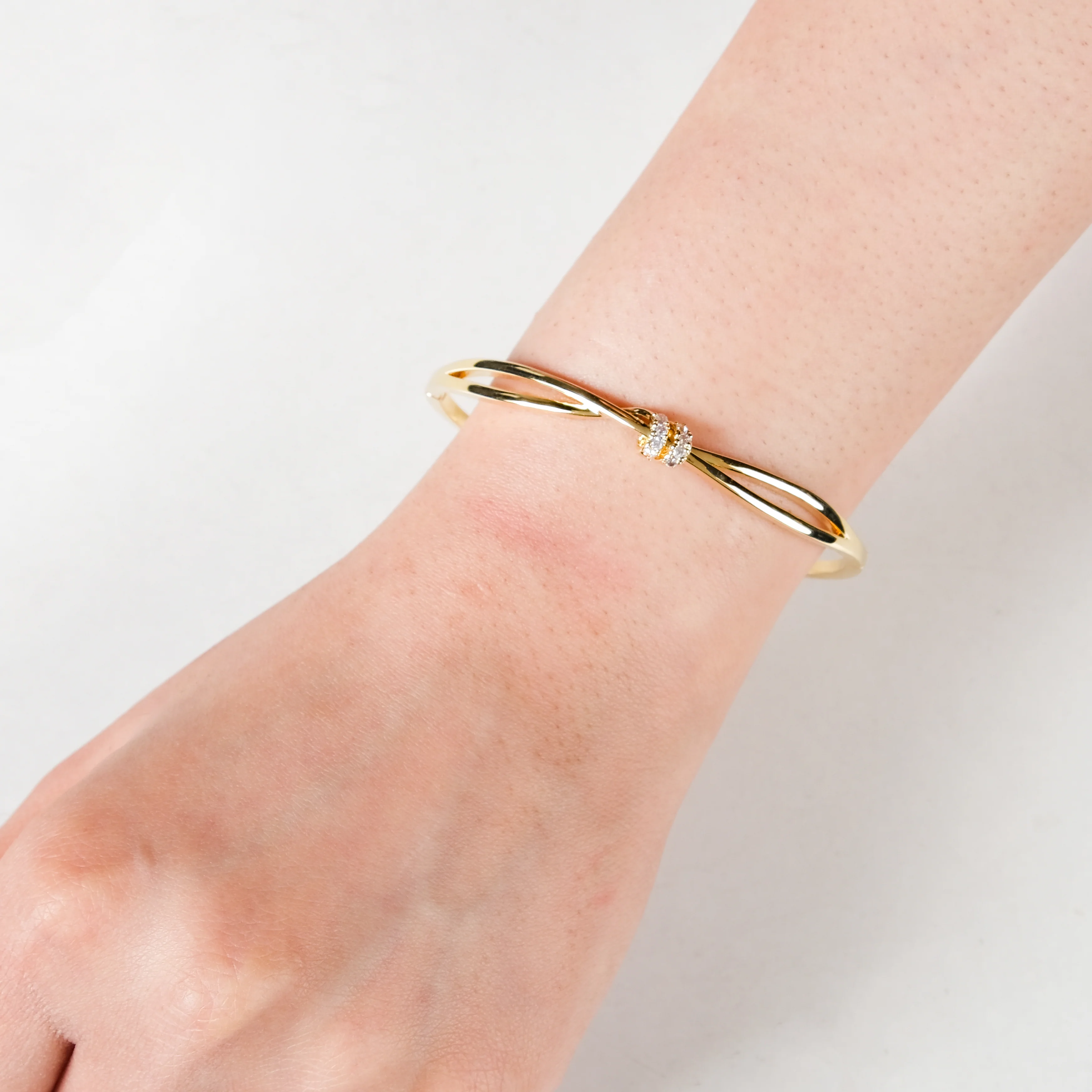 Graceful Knotted Vines Gold Bracelet - Image 2