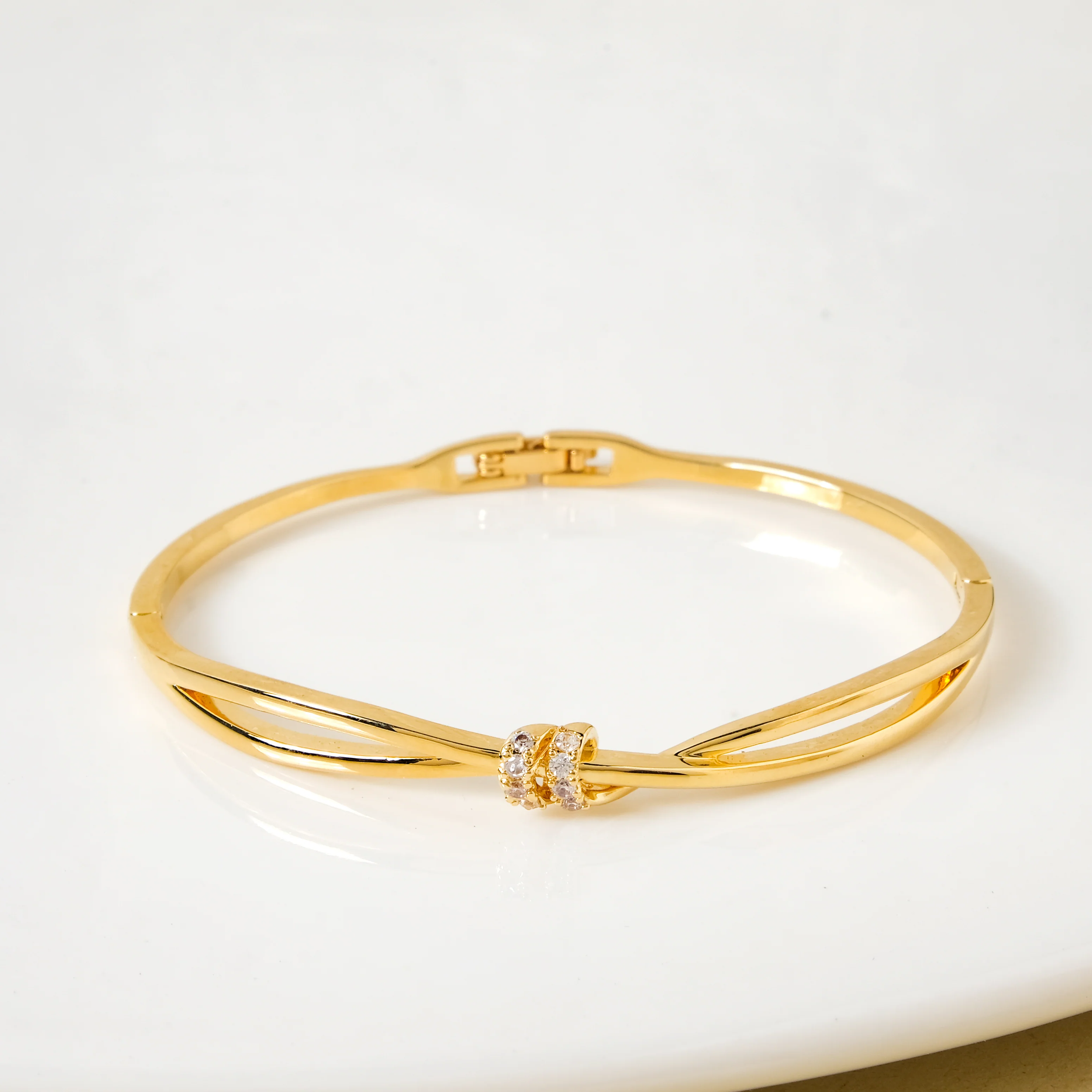 Graceful Knotted Vines Gold Bracelet - Image 7