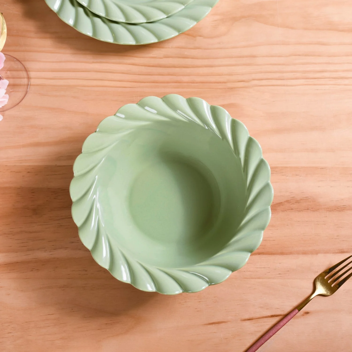 Green Scallop Luxury Serving  Bowls Set Of 2 1000ml - Image 2