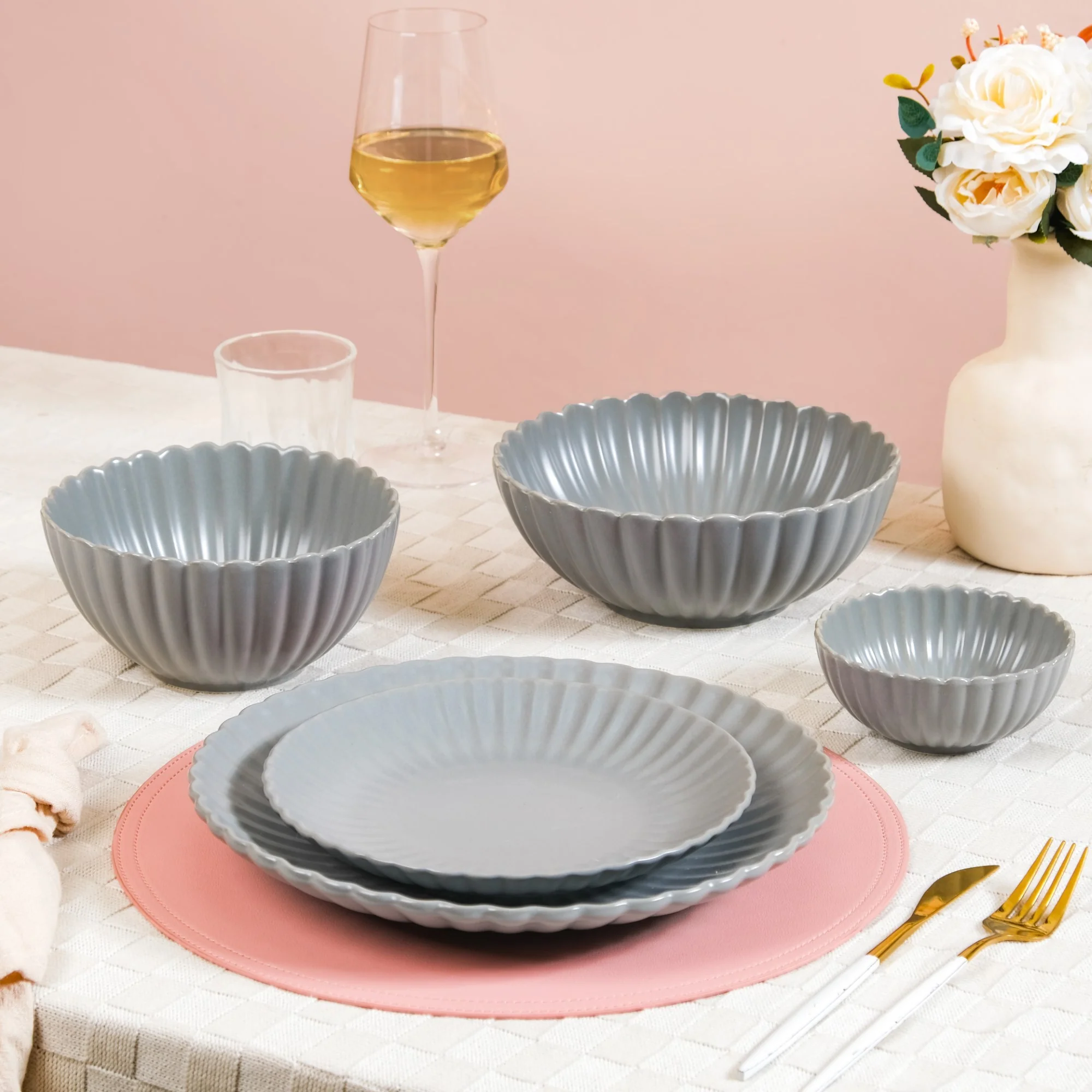 Grey Scallop Dinner Plates Set Of 4 10 Inch - Image 2