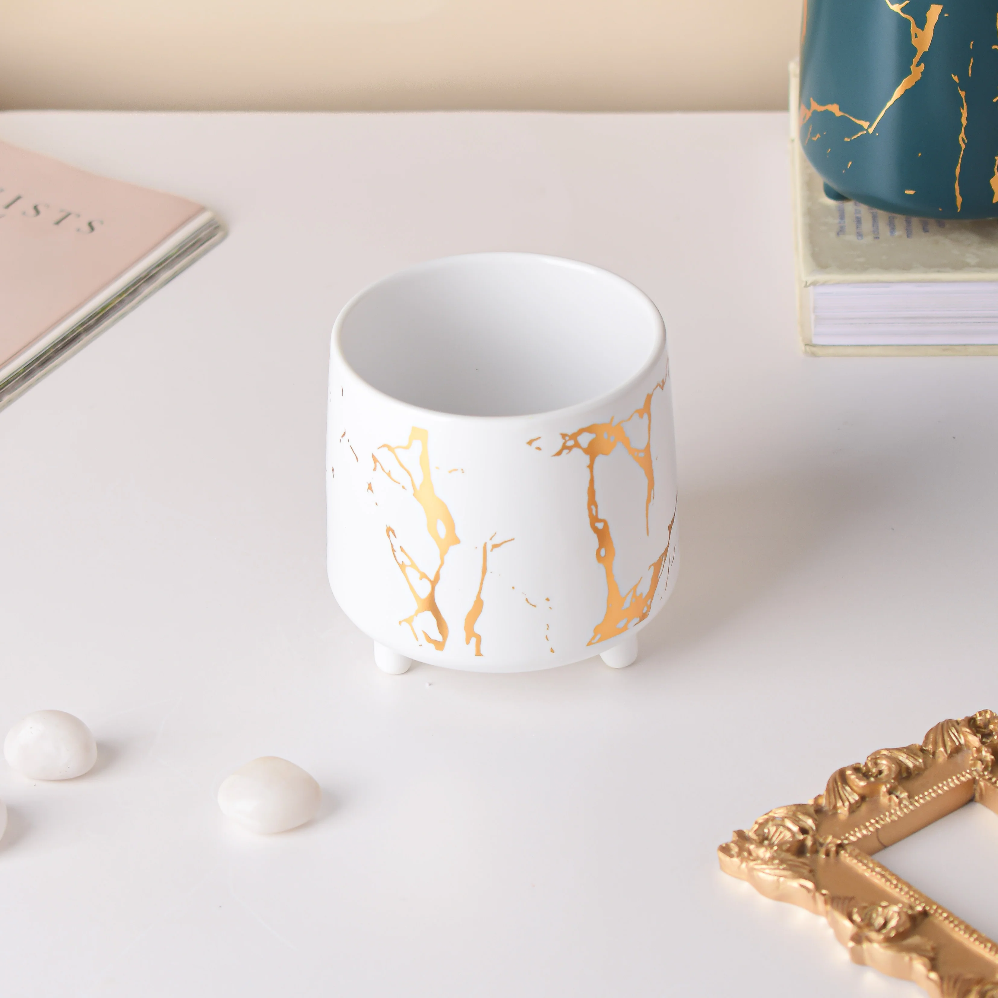 Halcyon Gold White Marble Ceramic Planter With Legs Small - Image 4