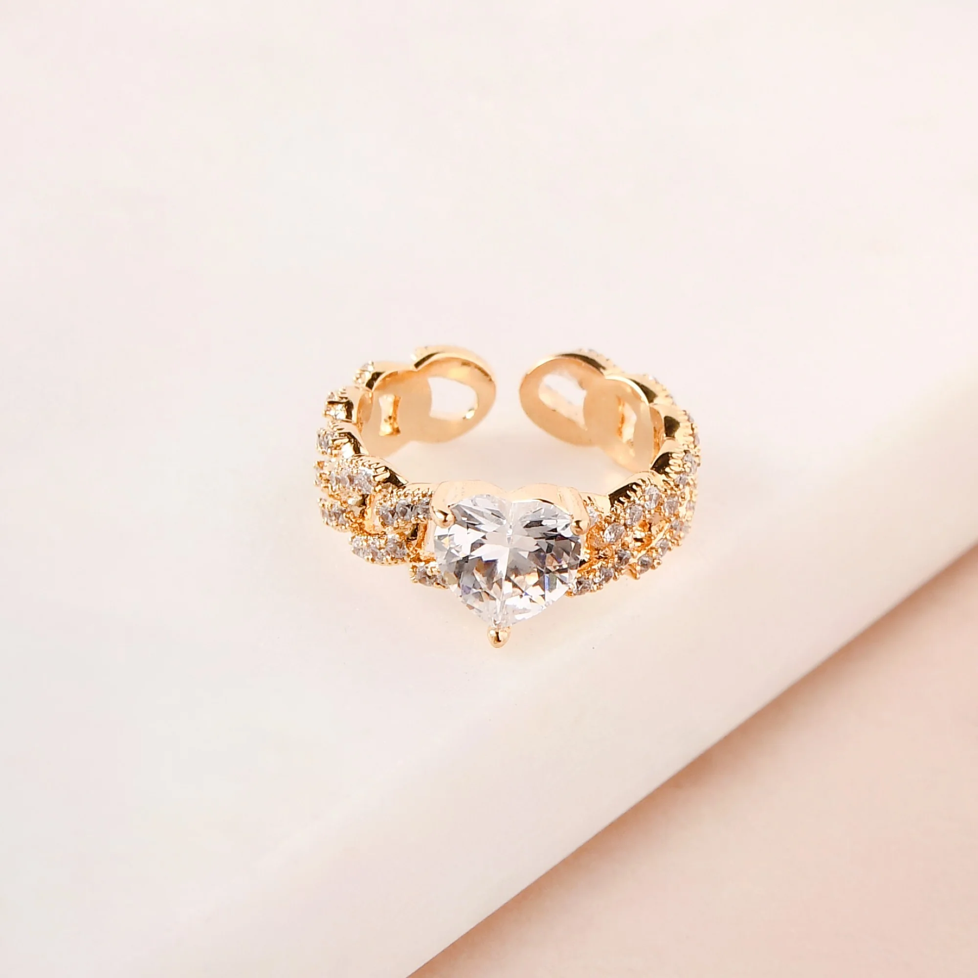 Heart Solitaire Knotted Gold Ring - Image 5